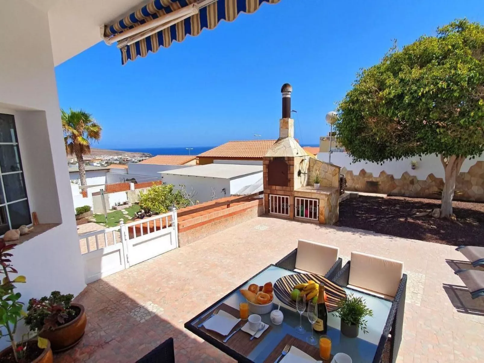 Gemütliches Ferienhaus in Tarajalejo mit Großem Garten und Meerblick