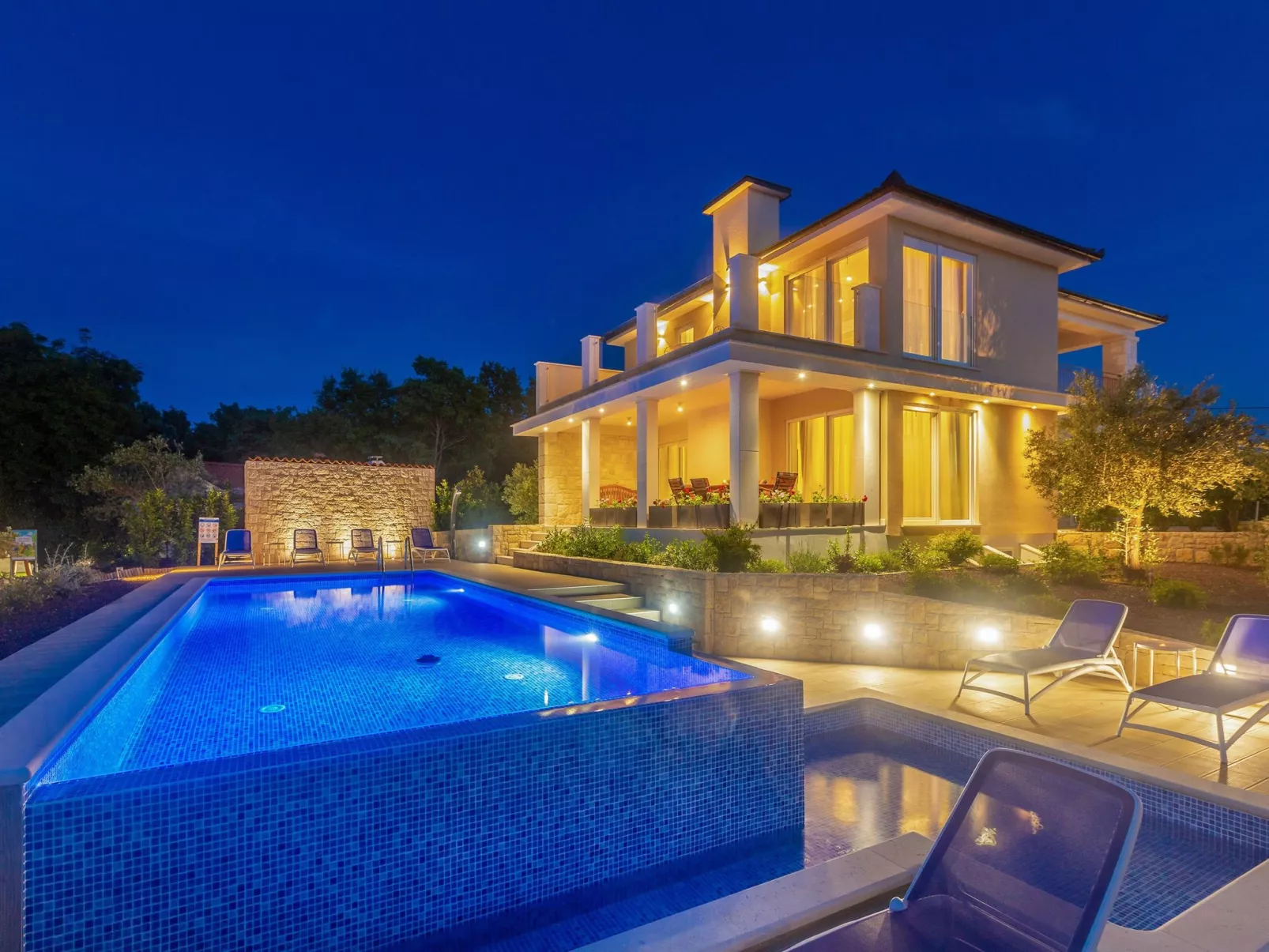 Schöne Villa in einer ruhigen Umgebung mit Pool