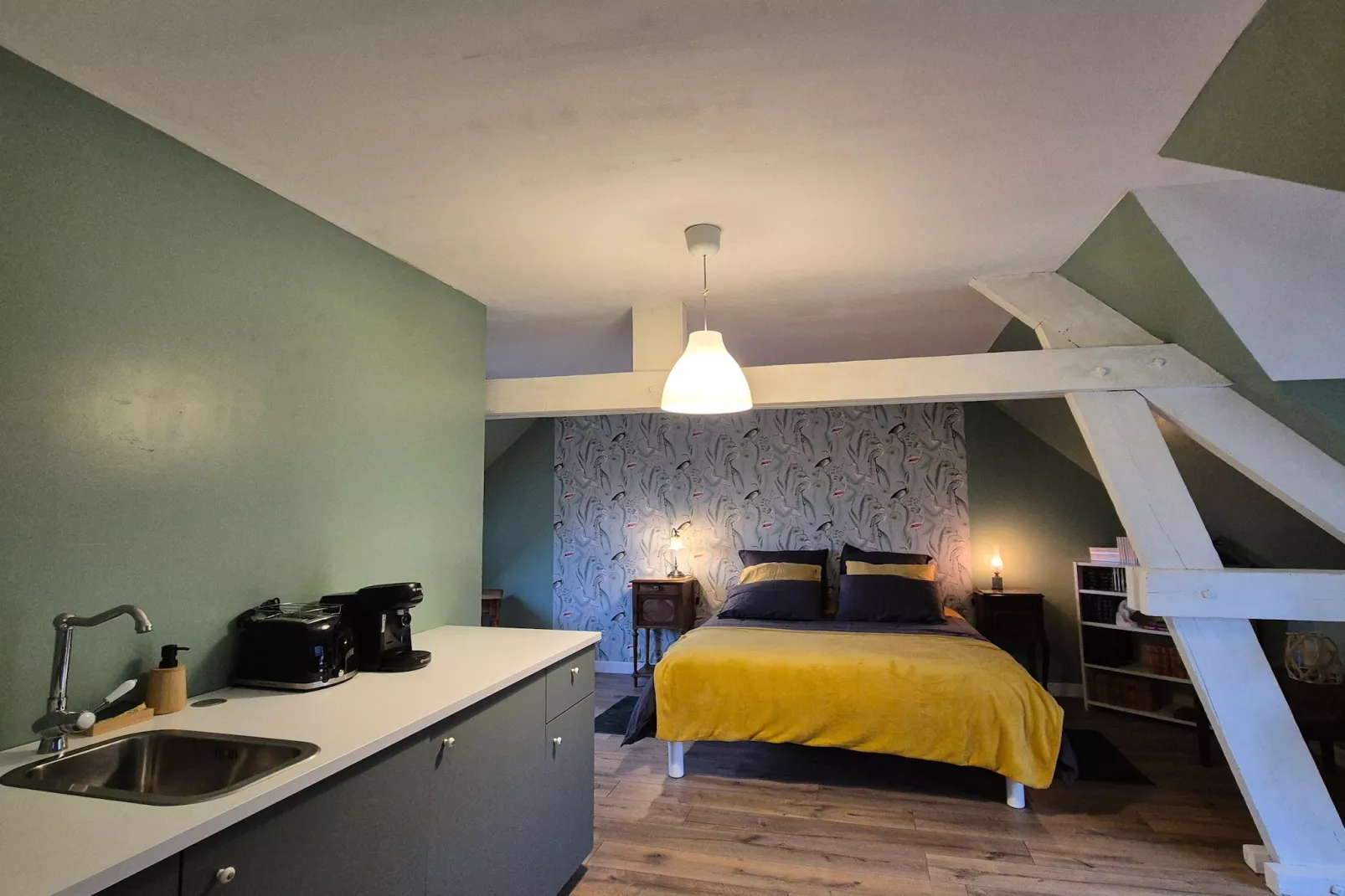 Studio au 1er étage