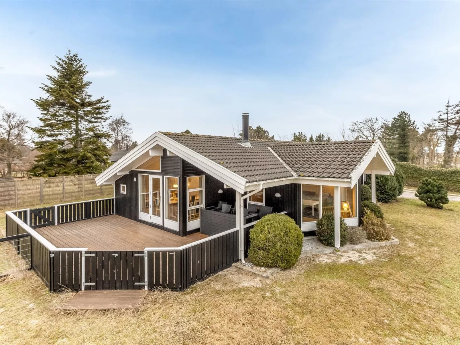 "Garth" - 50m from the sea