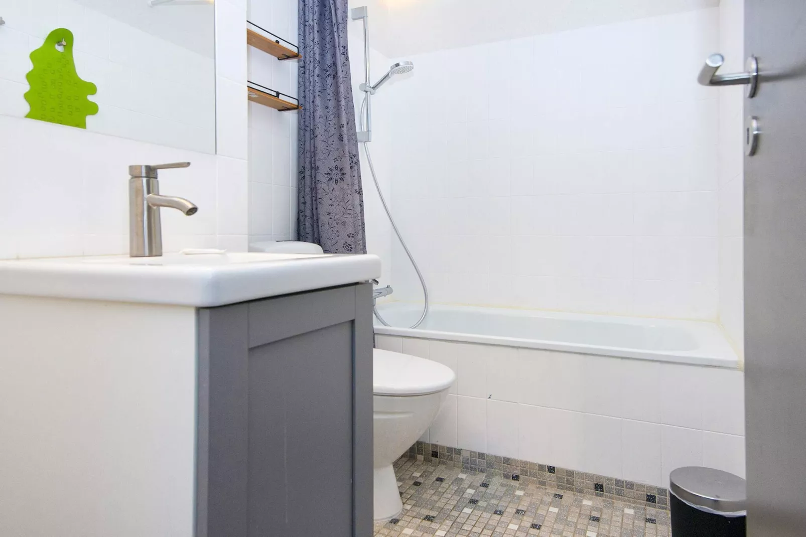 2 room,ground floor or 1.,Premium-Binnen