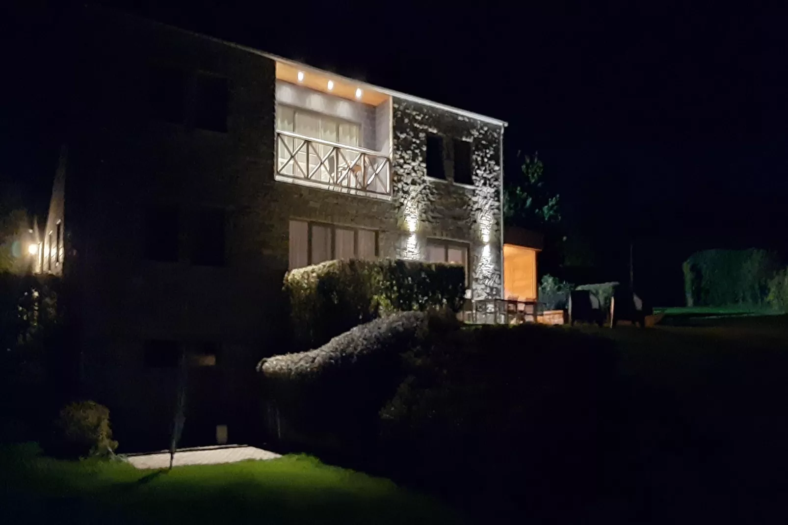 Le Vieux Chene - Buitenkant zomer