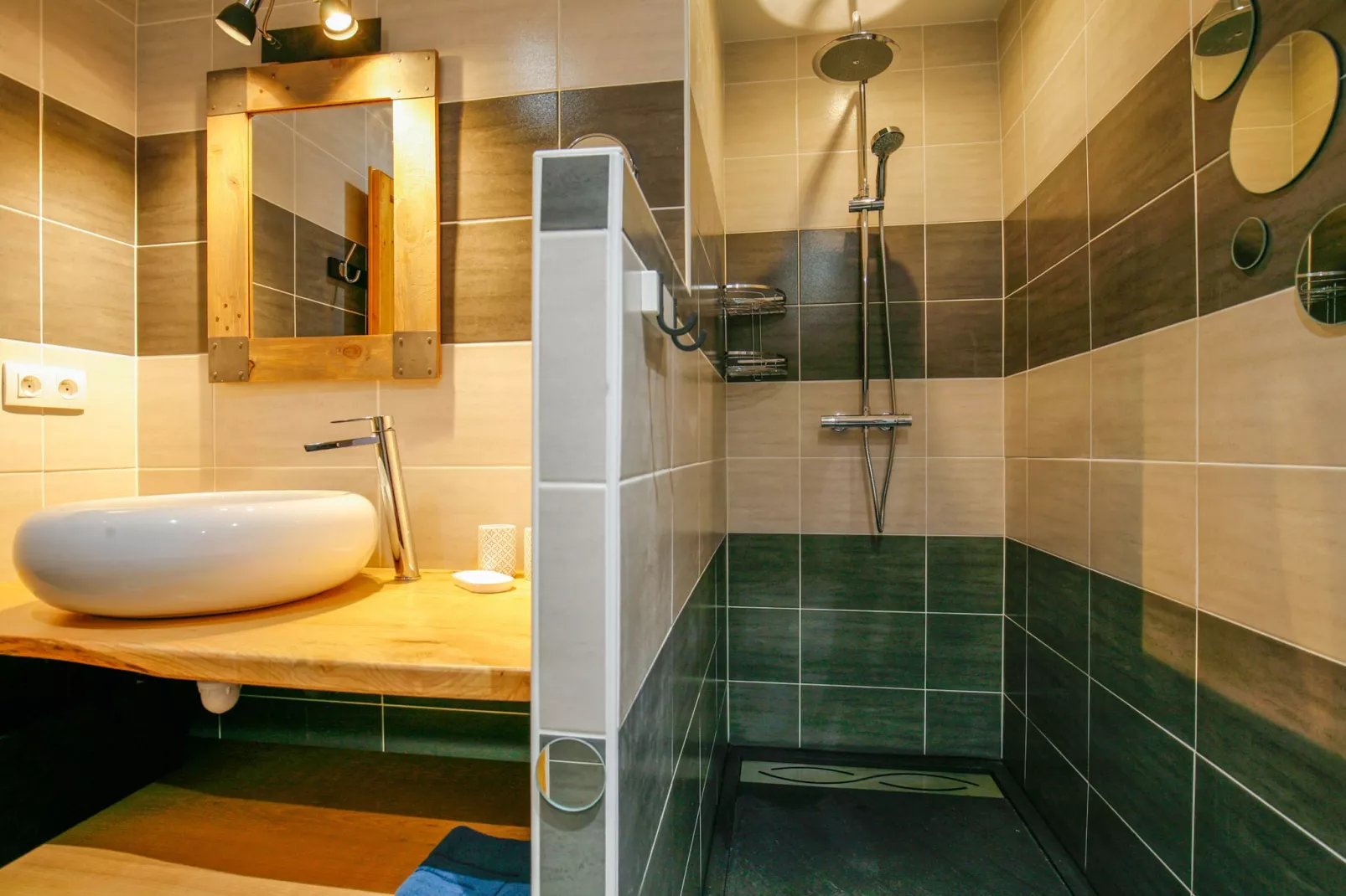 Domaine du pont vieux  Bâtiment principal/Annexe/chalet bois-Badkamer