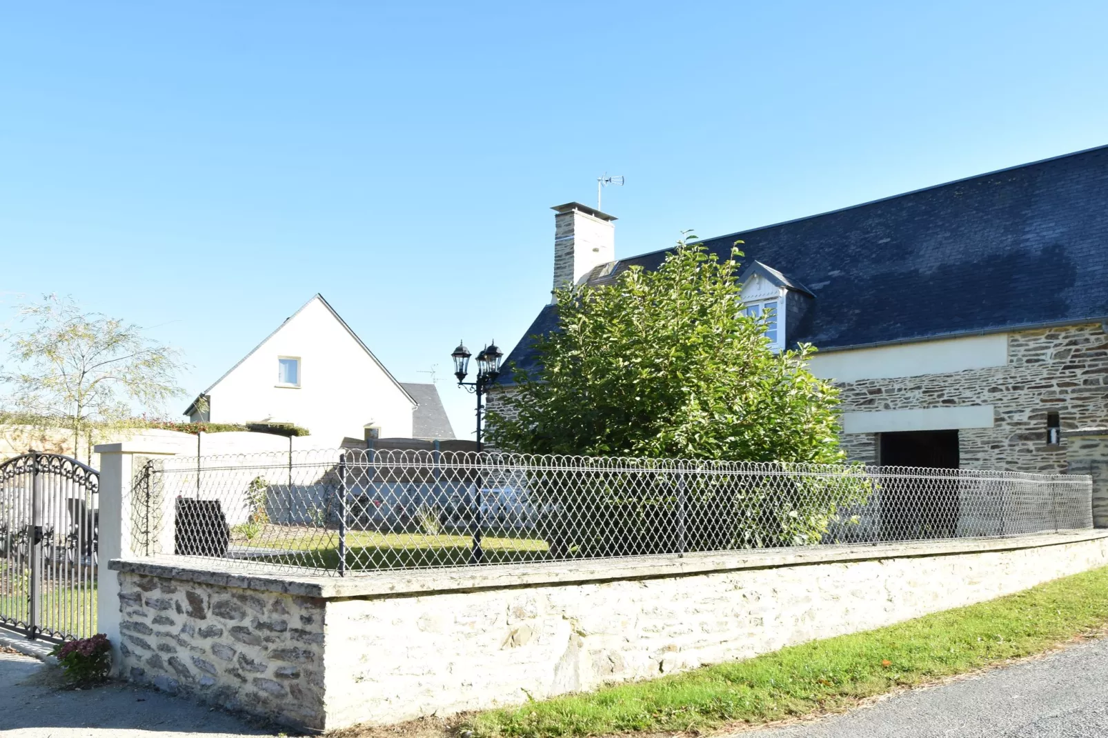 Gîte de la Barre-de-Semilly-Buitenkant zomer