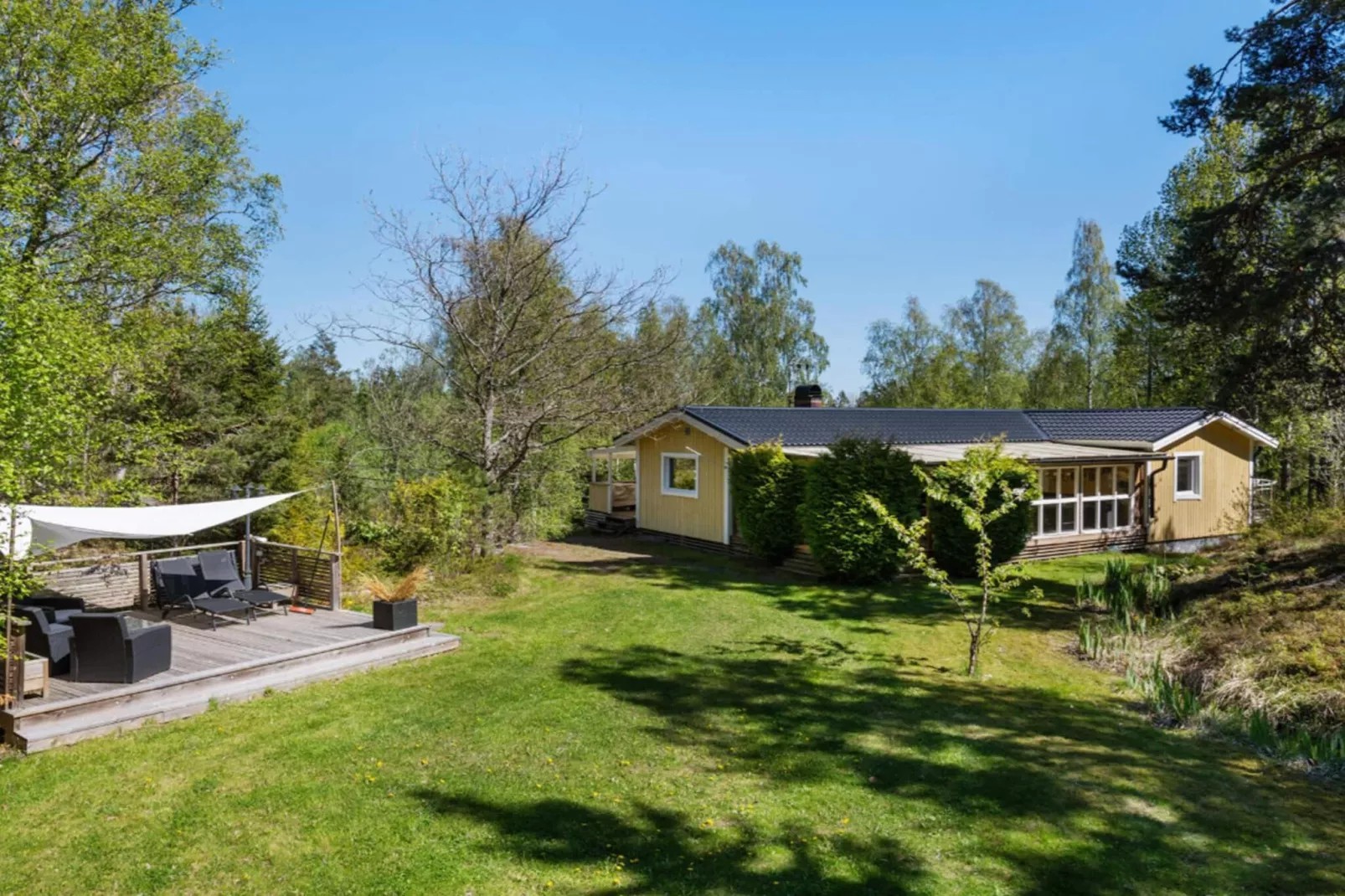 Gezellig toevluchtsoord in het bos met bubbelbad