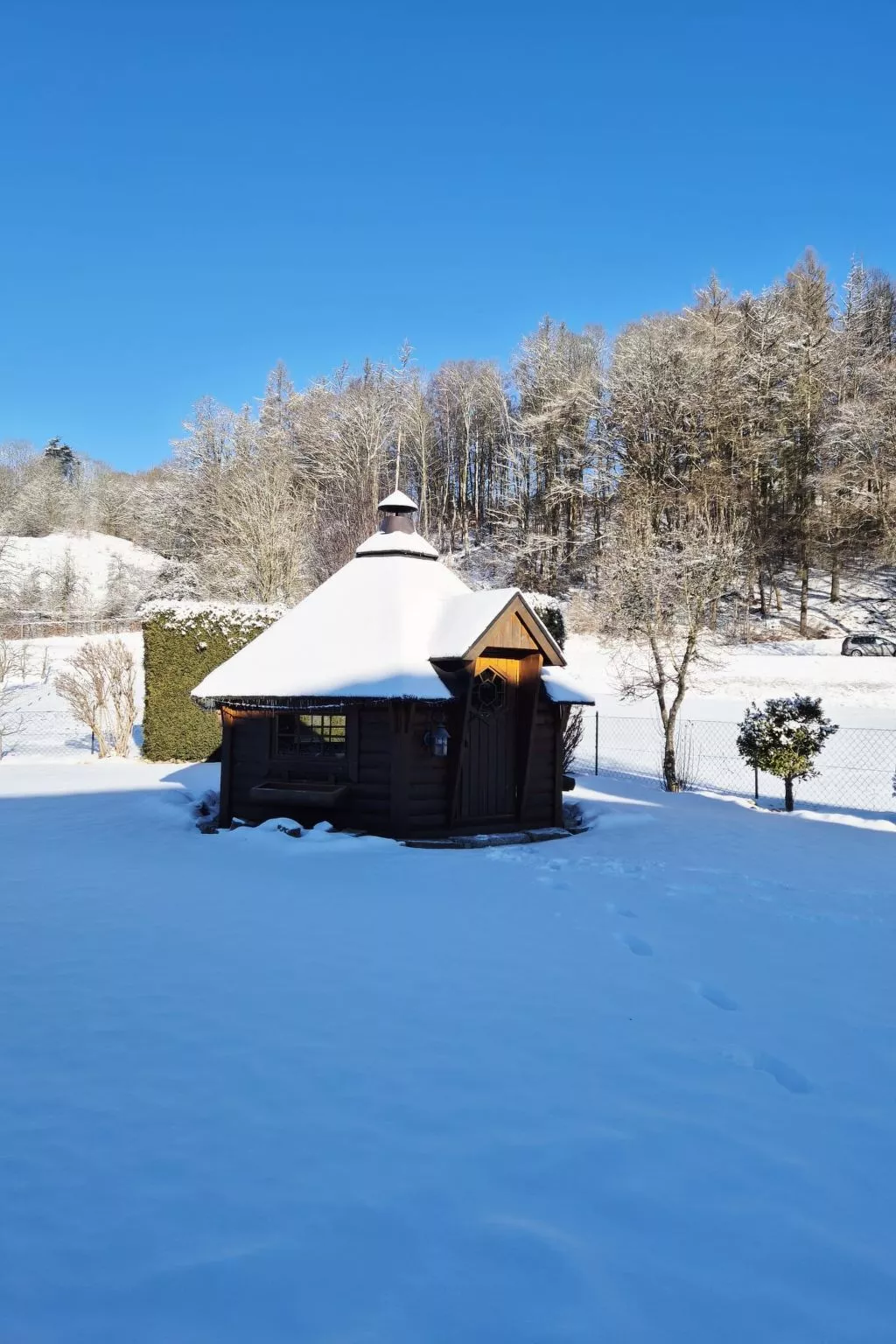 Naturnah mit Pool und Sauna-Buiten