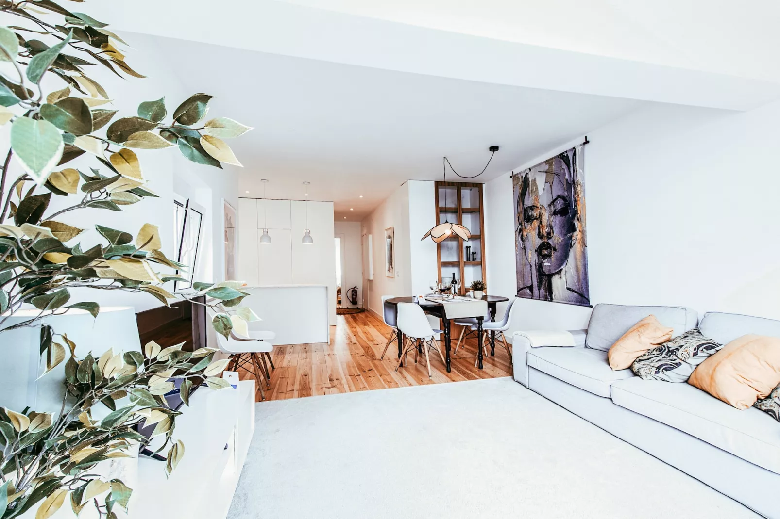 Modern & Charming Alges by GT House