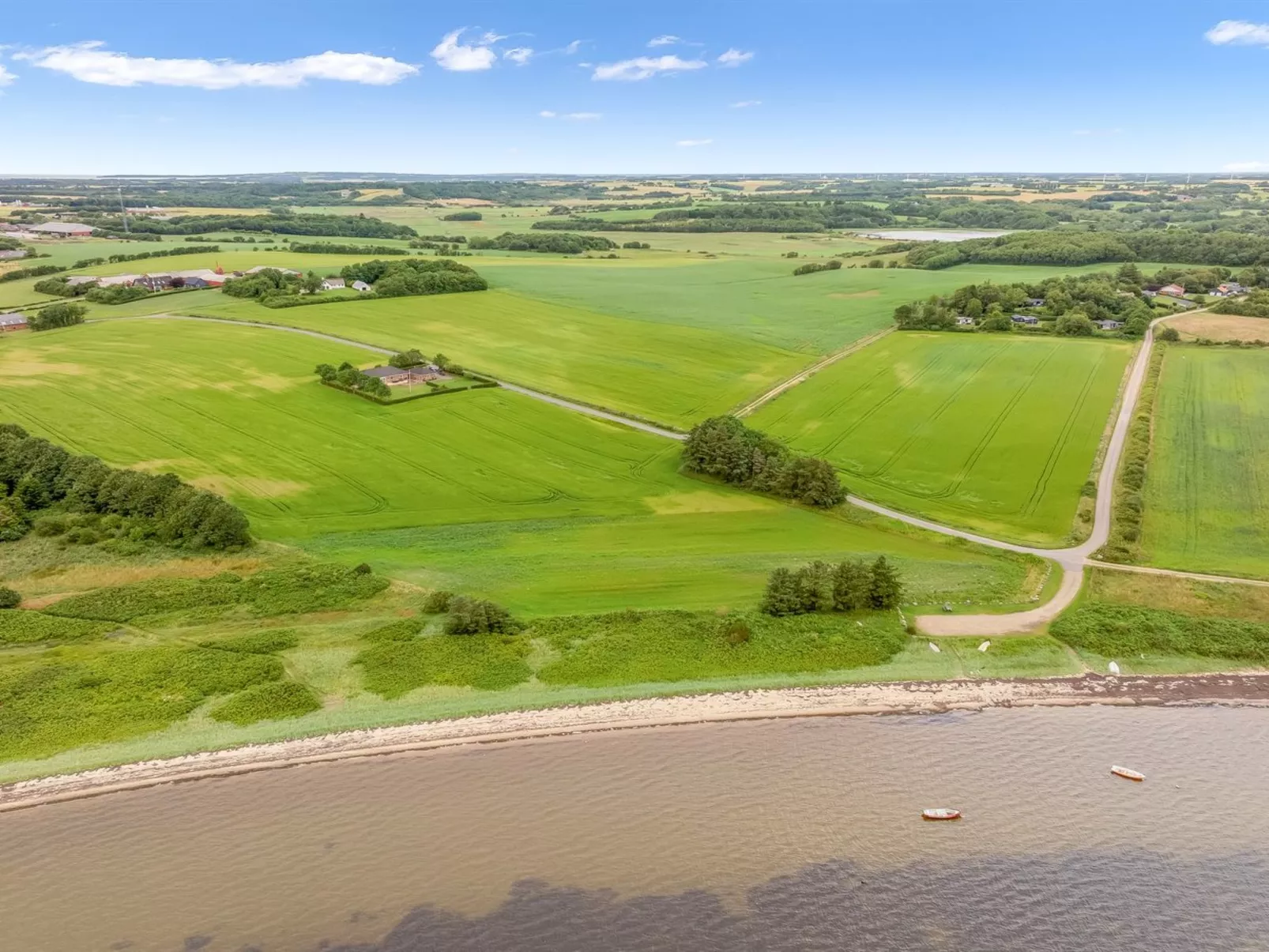 "Erja" - 300m to the fjord