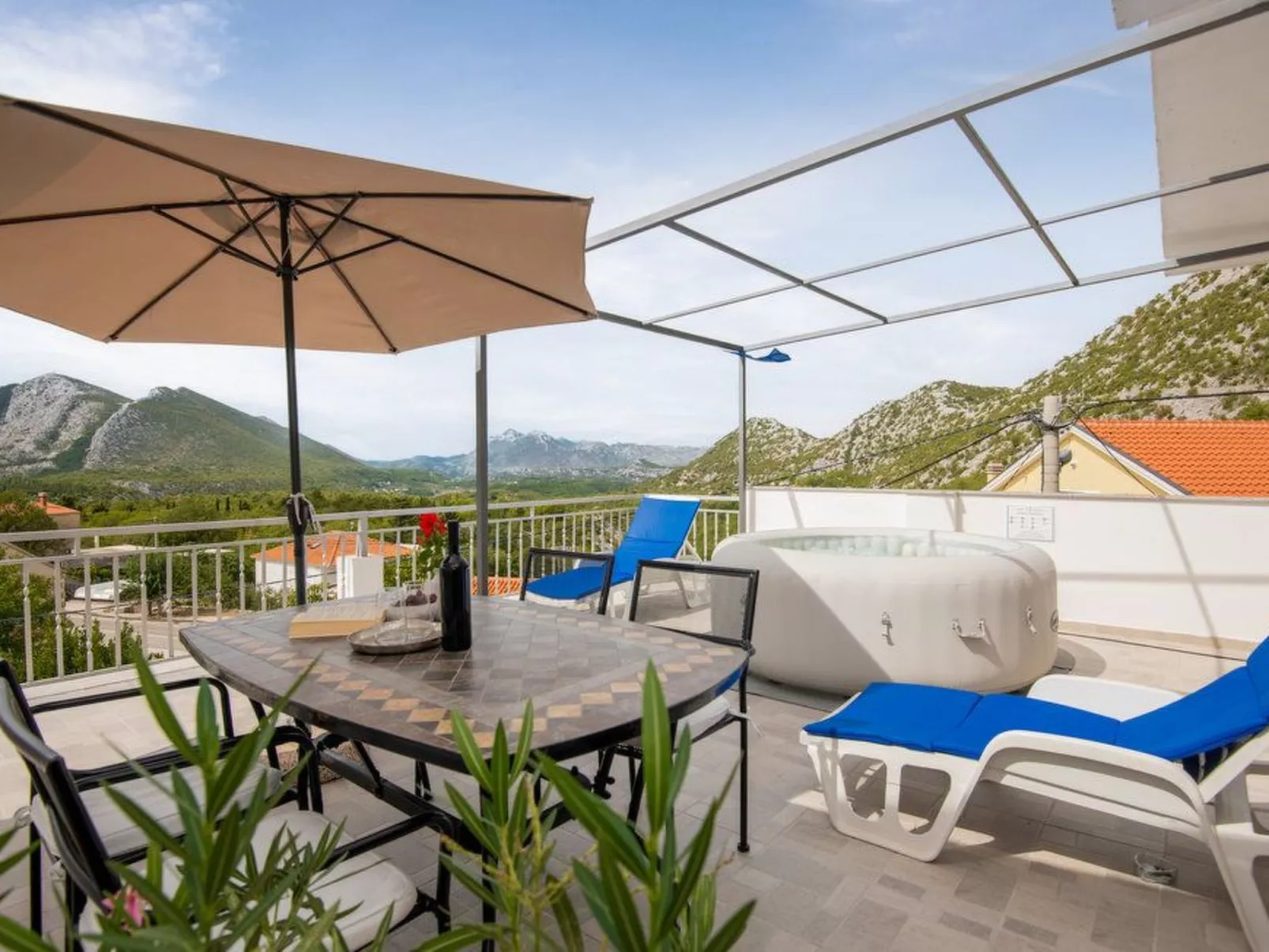 In Gornja Brela mit Sonnenterrasse und Panoramablick