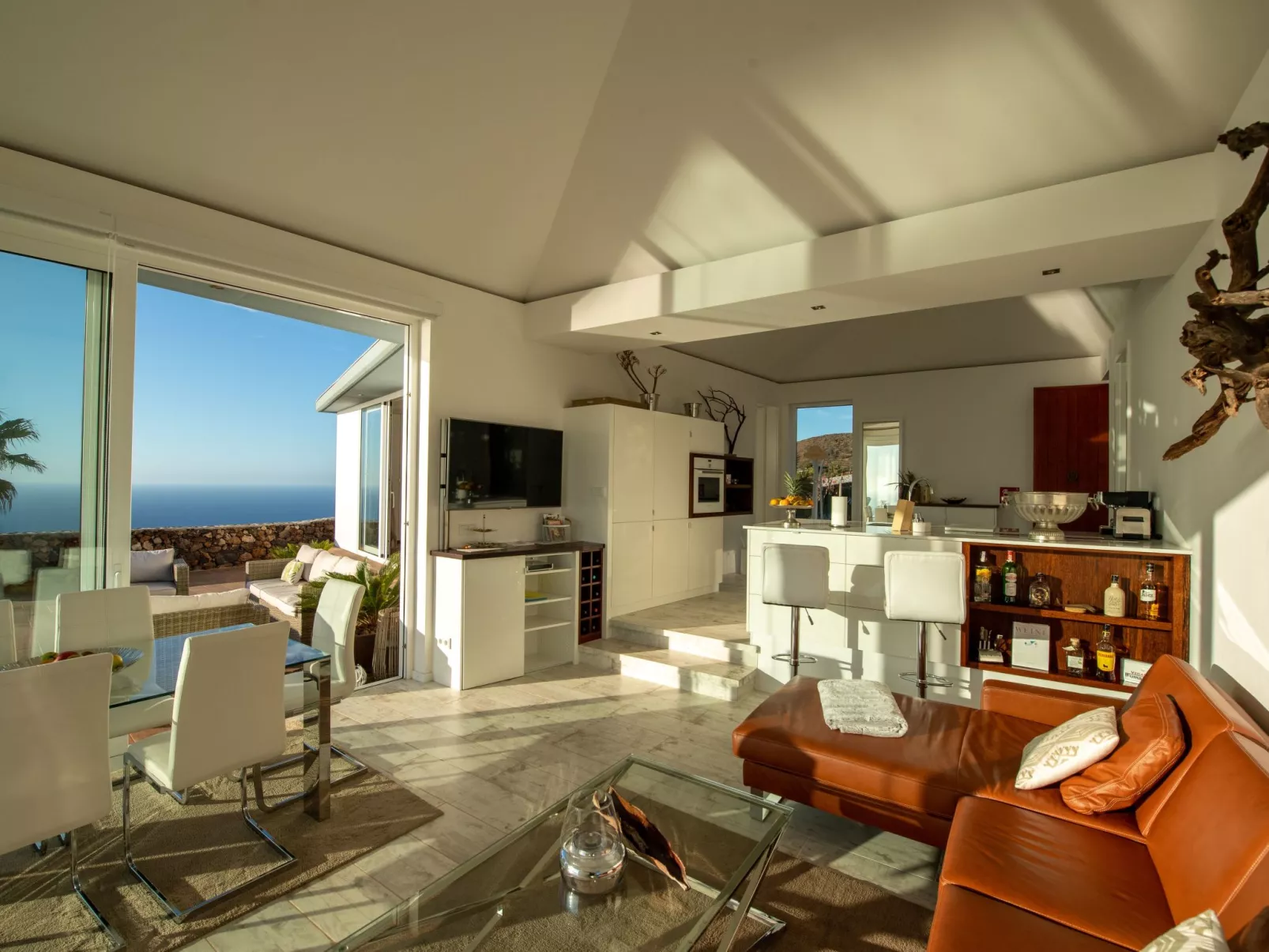 Moderne Architekten-Villa mit Infinity-Pool und Meerblick