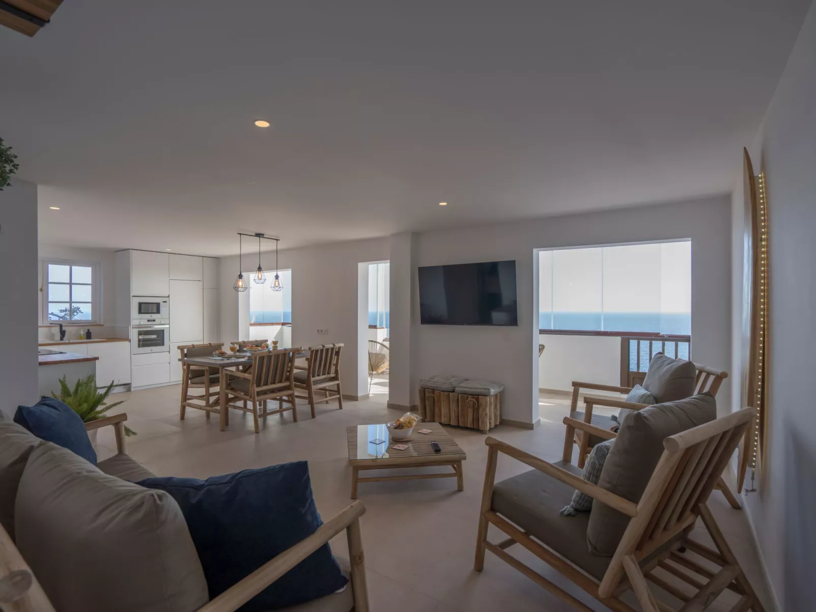 Helle Wohnung mit atemberaubender Aussicht auf das Meer und den Strand