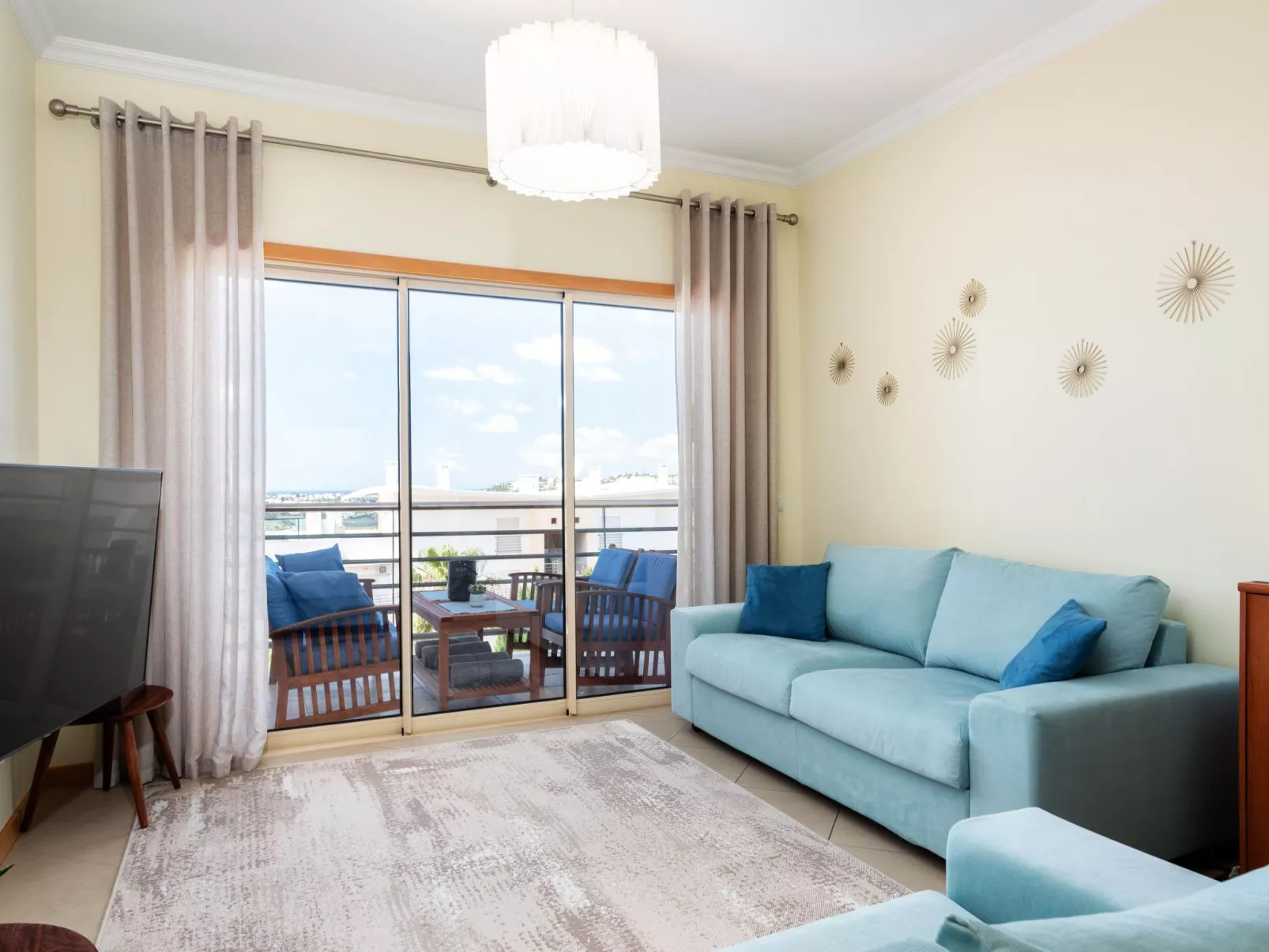 "Elena 1" mit Blick auf das Wasser