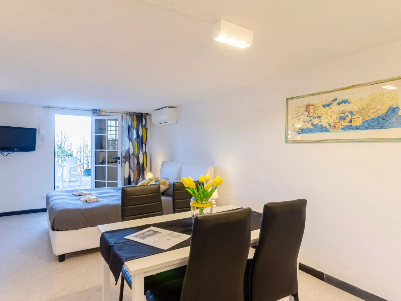 Einzimmerwohnung mit Terrasse und Blick auf den Berg