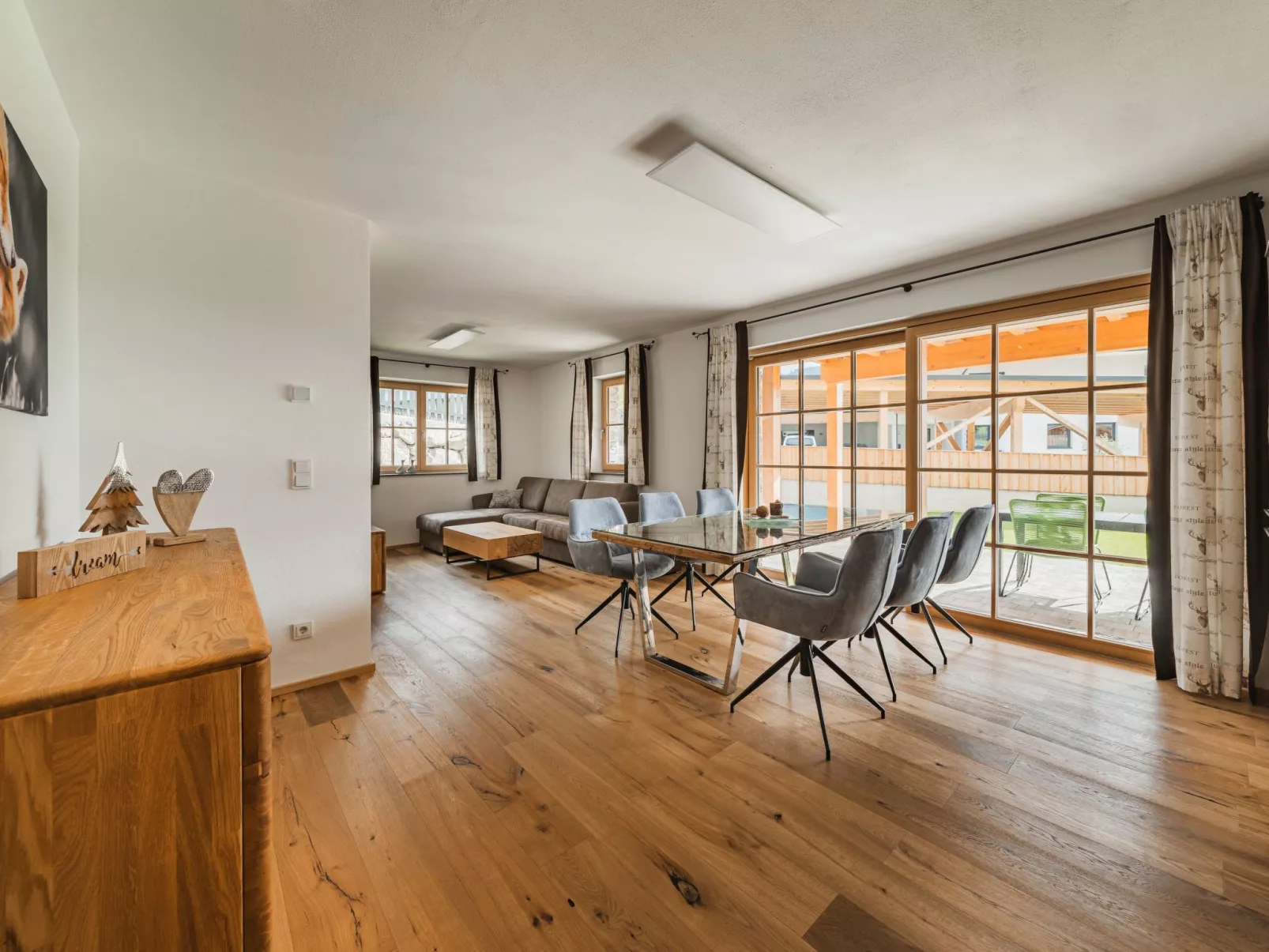 In Rußbach Am Pass Gschütt mit Garten, Terrasse und Grill