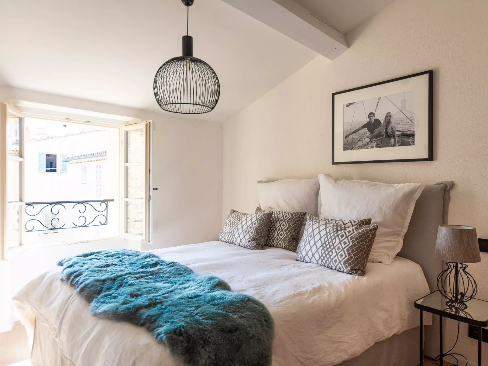 Superb 3 Bedroom Apartment on the Port