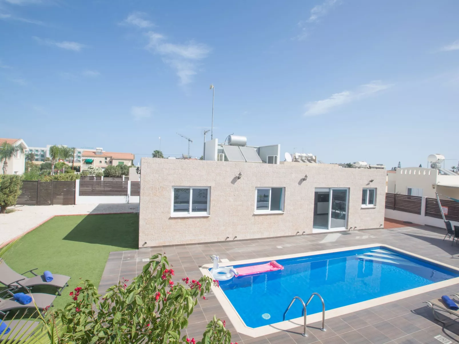 3 Schlafzimmer Villa mit Pool in Protaras Zentrum