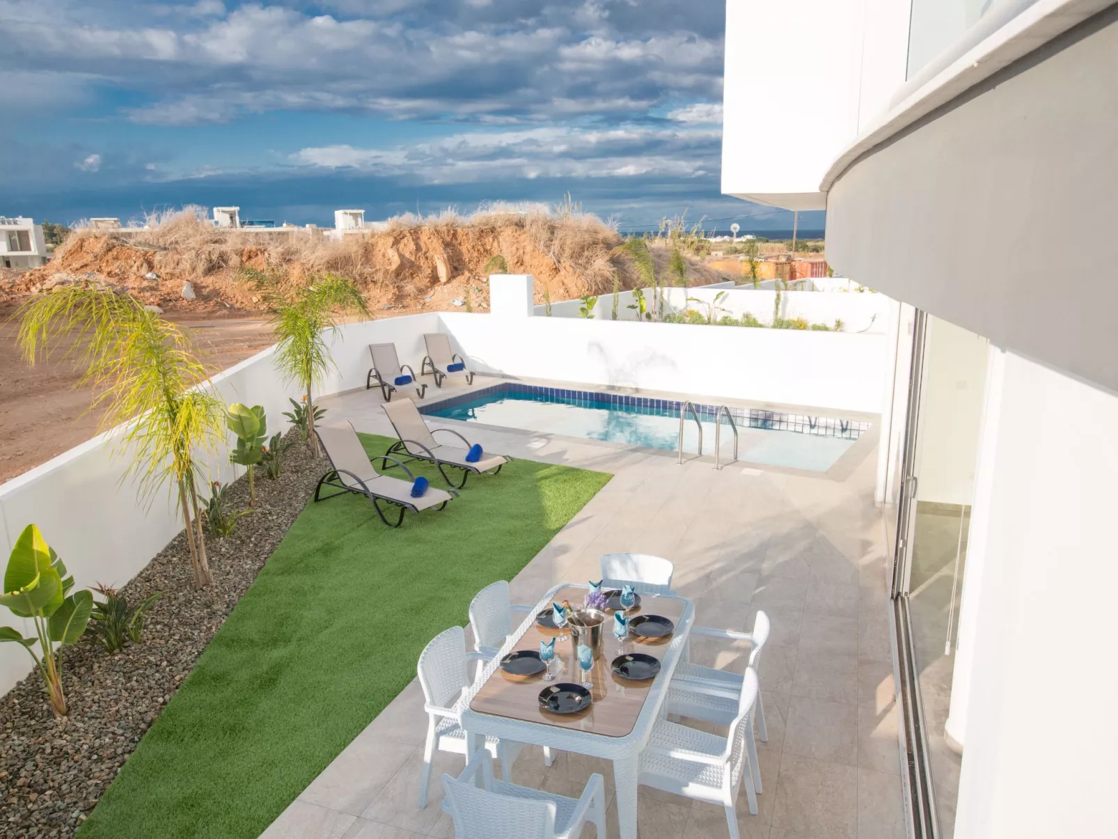 2-Schlafzimmer-Villa mit Pool, Dachgarten, Meerblick