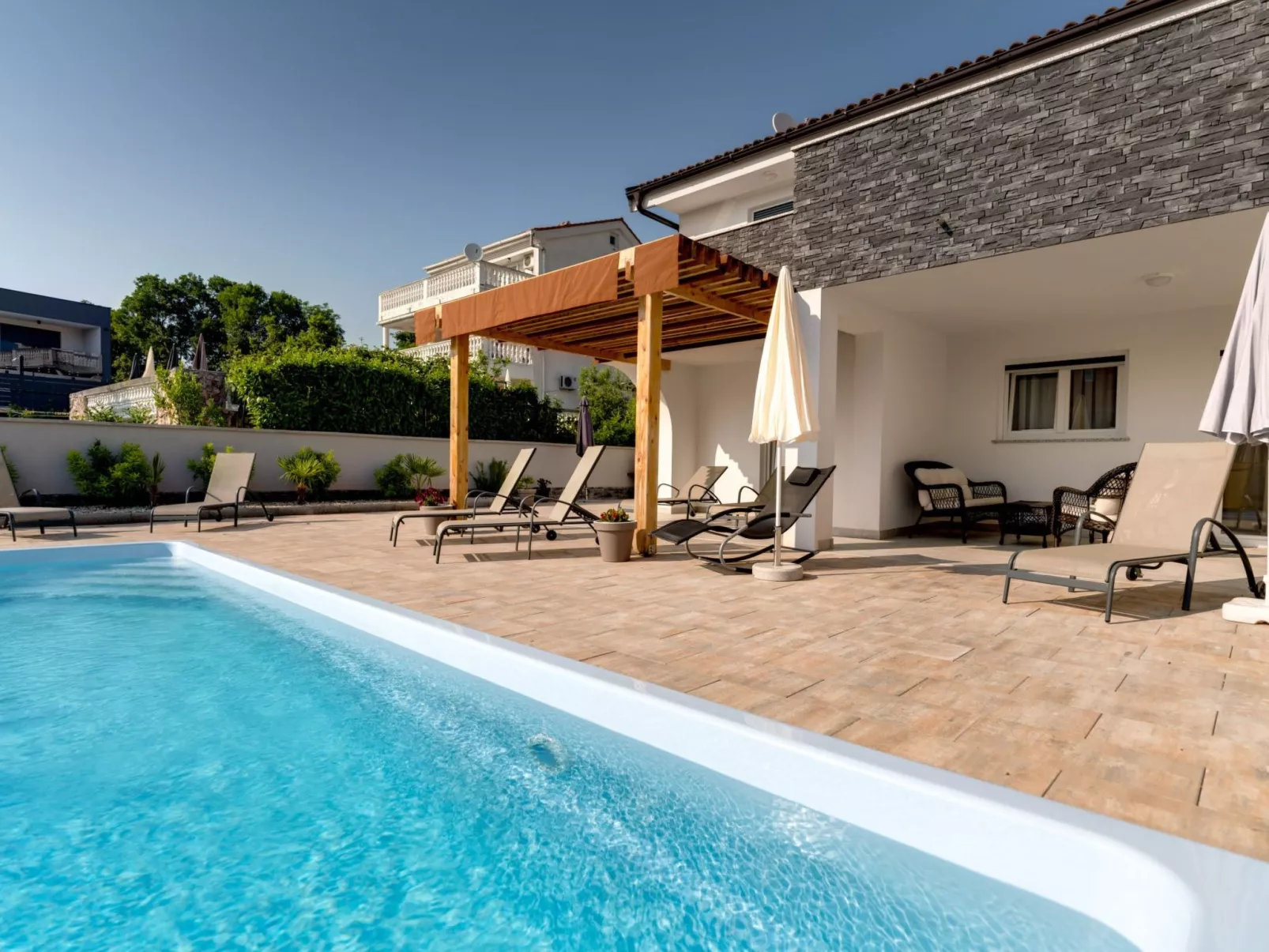 Schönes Haus in Pinezići mit privatem Parkplatz