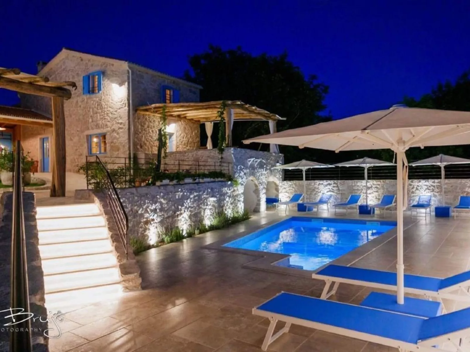 Schöne Steinvilla mit beheiztem Pool und Sauna