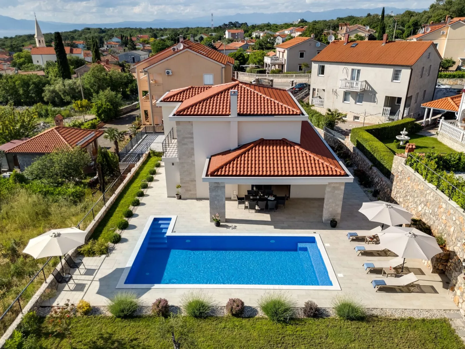 Schone Villa mit Pool, Meerblick, Strand