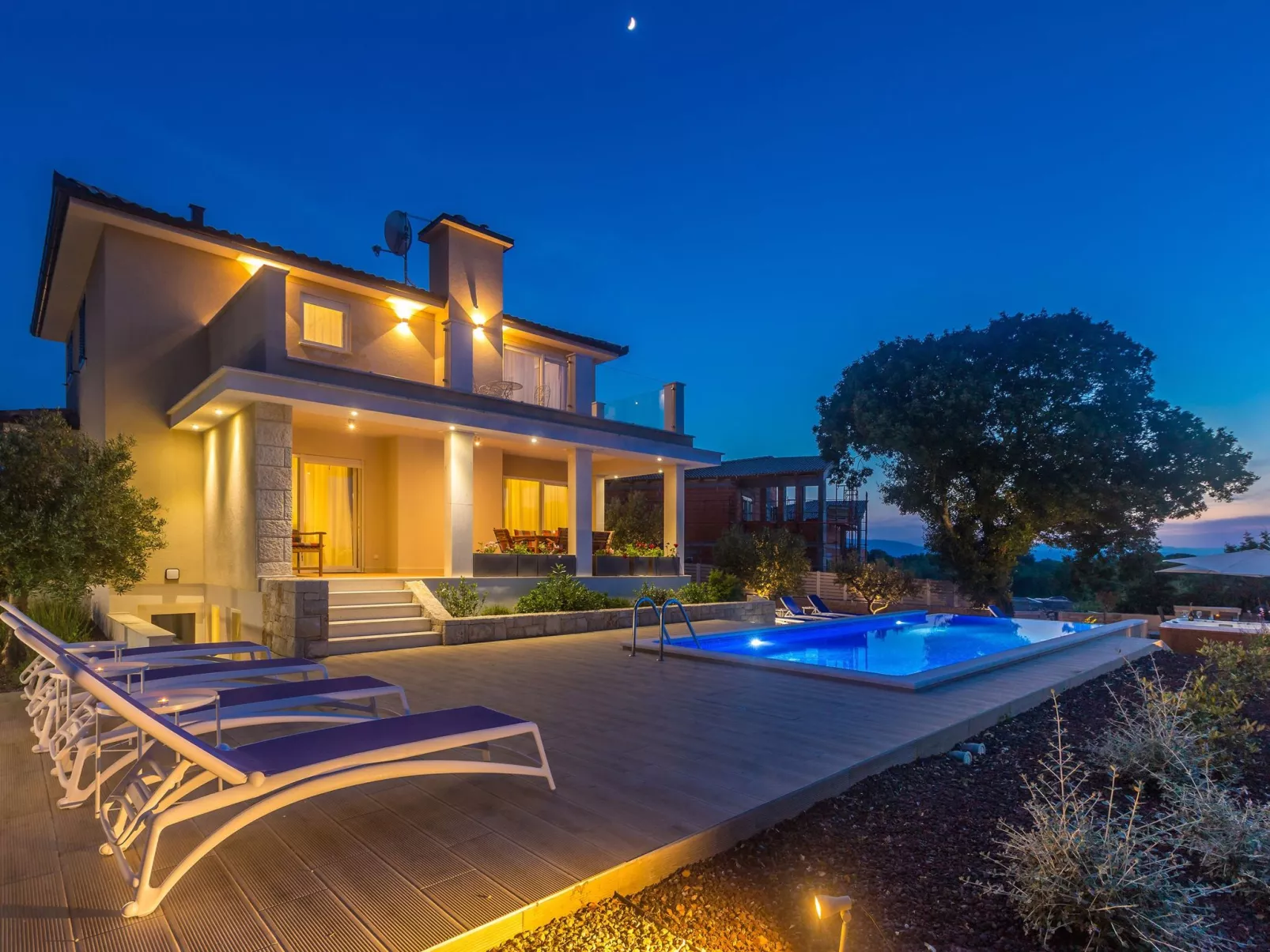 Schöne Villa in einer ruhigen Umgebung mit Pool