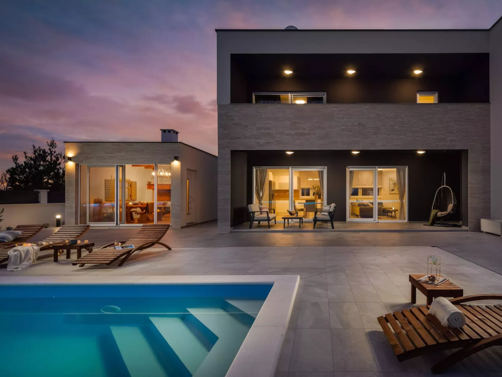 Villa in Strandnähe, Pool, Kinderspielplatz