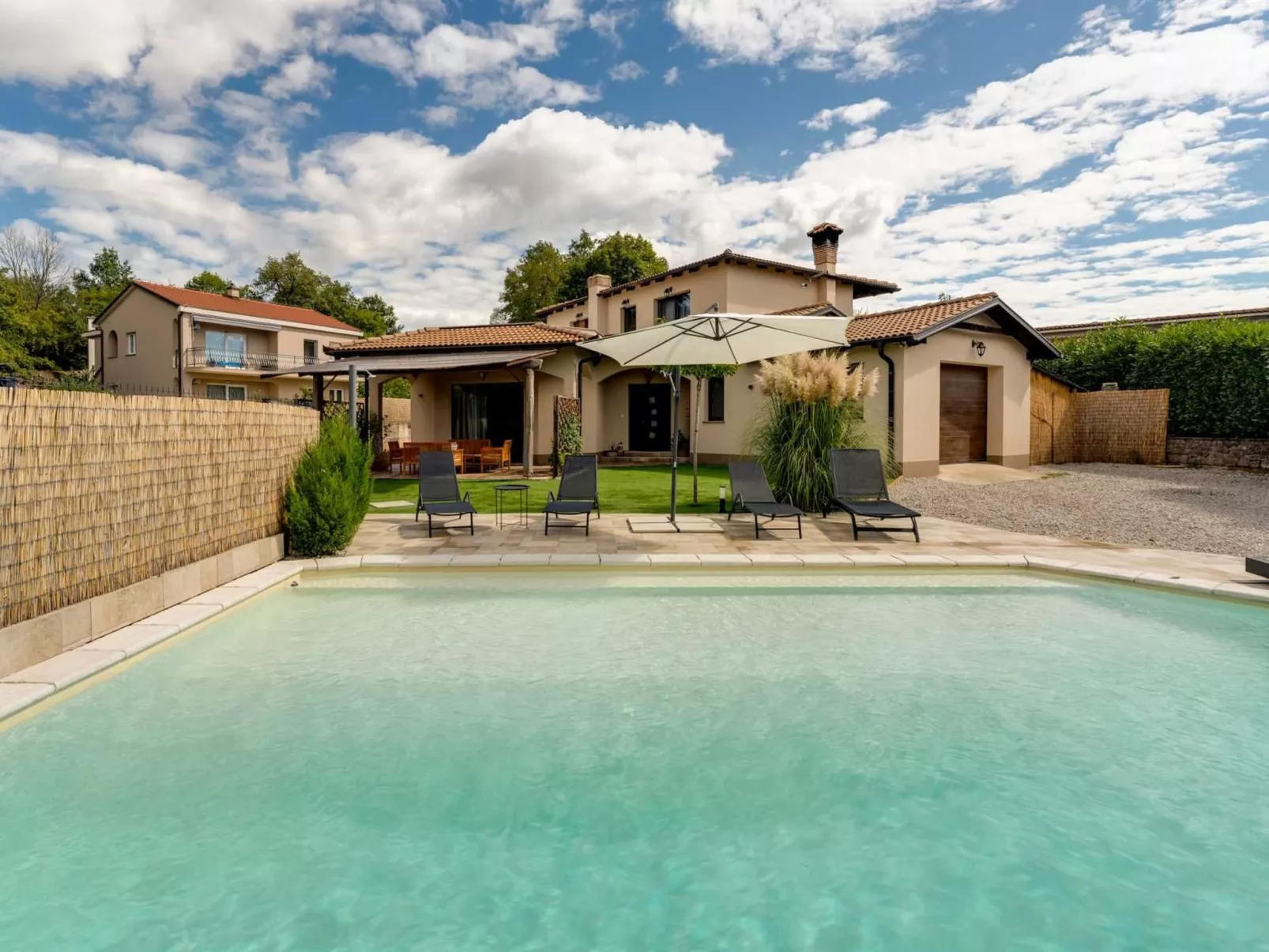 Ferienvilla mit Pool, ruhige Aria