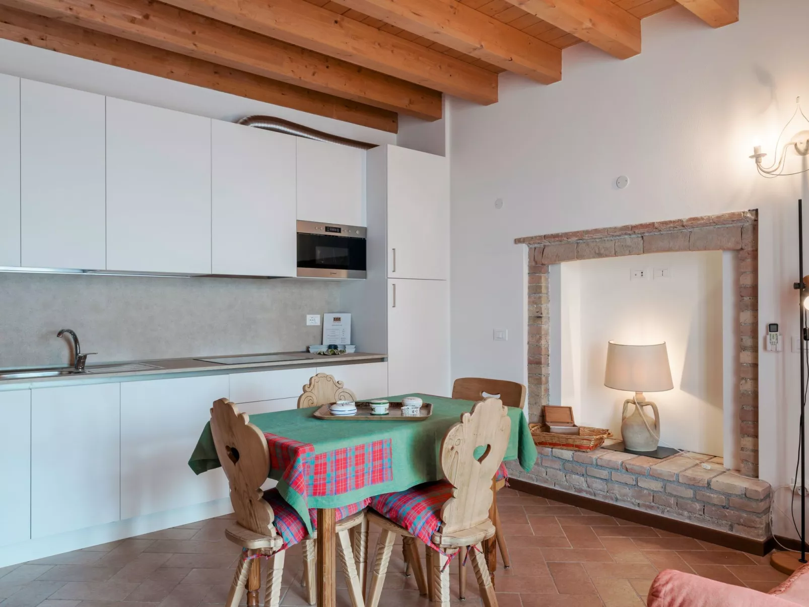 Zweizimmerwohnung mit zwei Einzelbetten und Schlafsofa