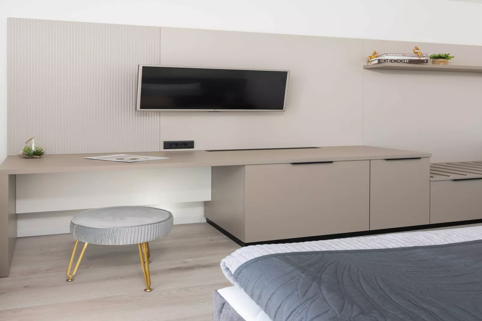 Villa Panorama Dubrovnik (S2) - Comfort Double Room with Balcony and Sea View-Slaapkamer