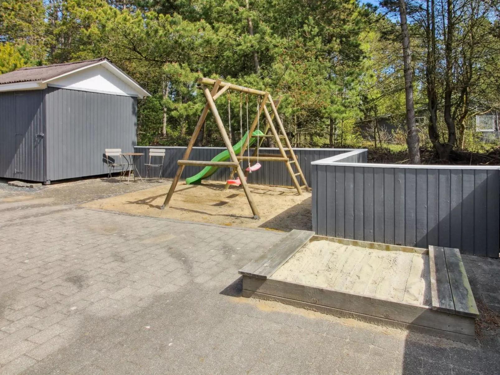 "Kiowa" - 4km from the sea