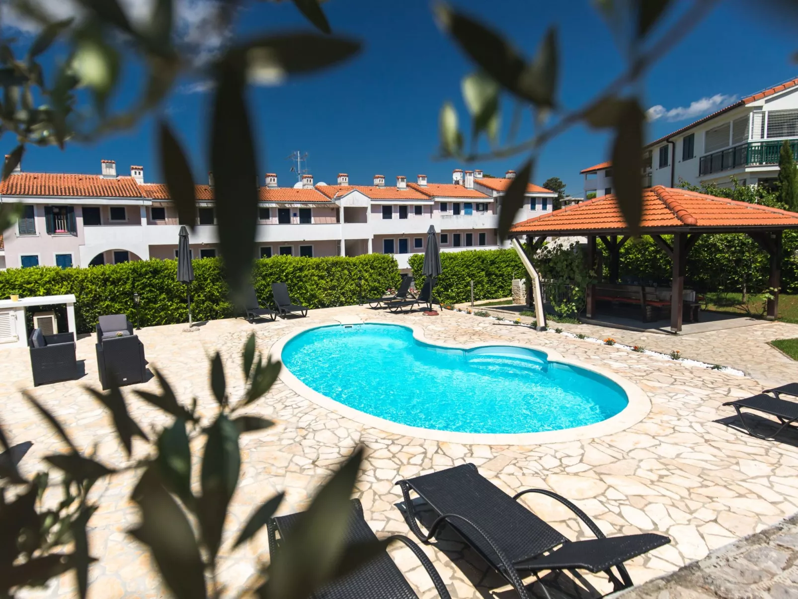 "Ore" mit privatem Pool