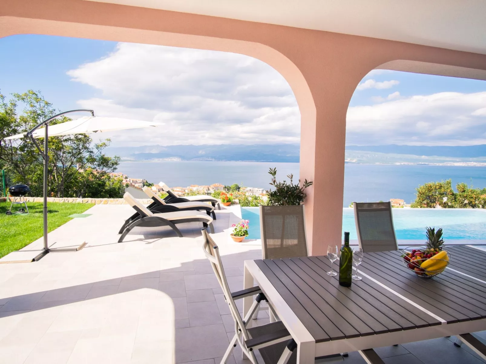 Luxuriöses Appartement Grohot mit privatem Infinity-Pool