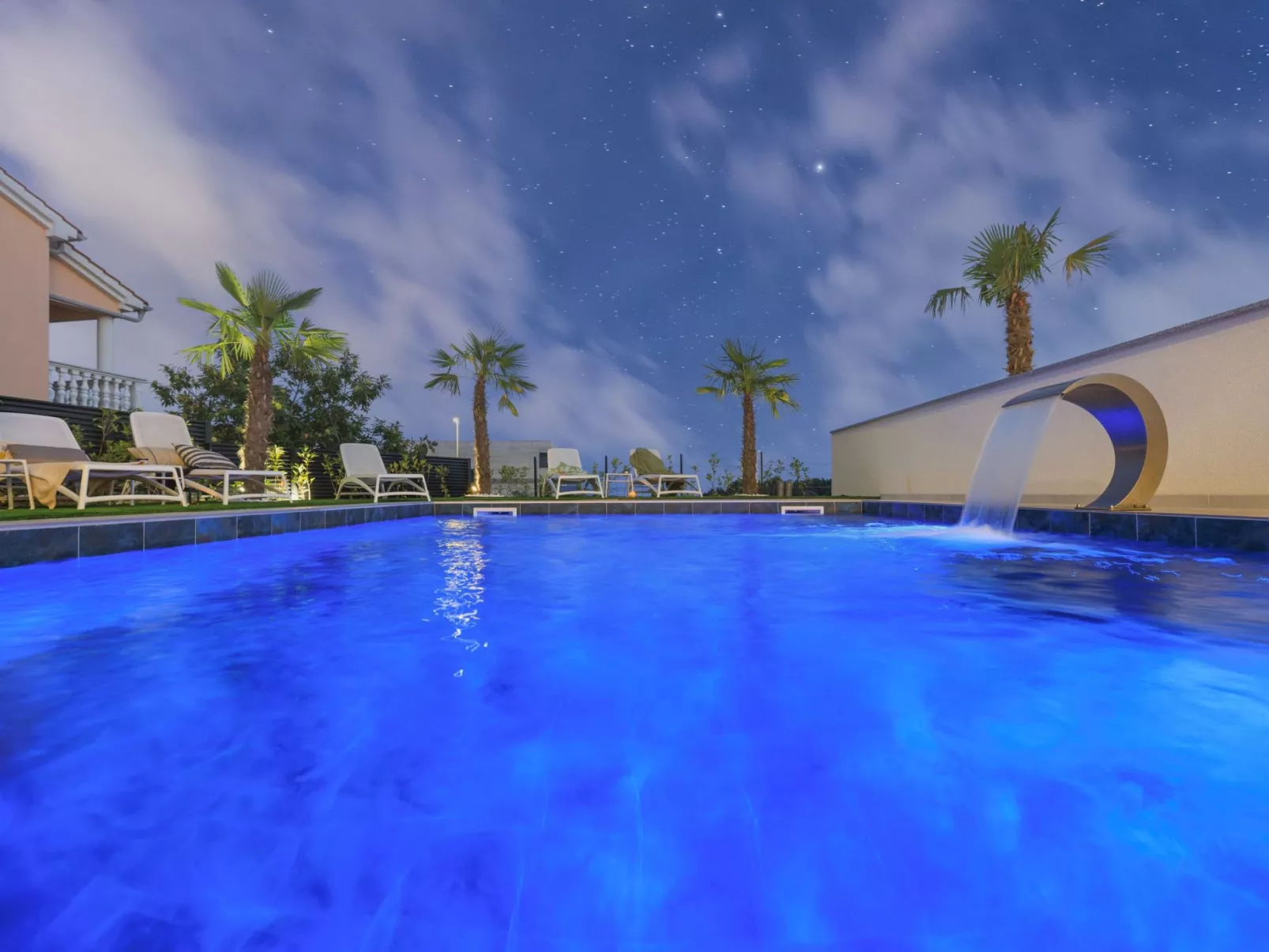 Neue moderne Villa mit Pool in der Nähe von dem Strand und mit grandiosem Meerb