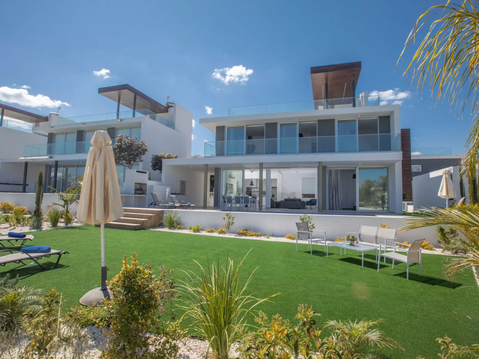 Schöne Villa Olivine Pearl OL5 mit Garten