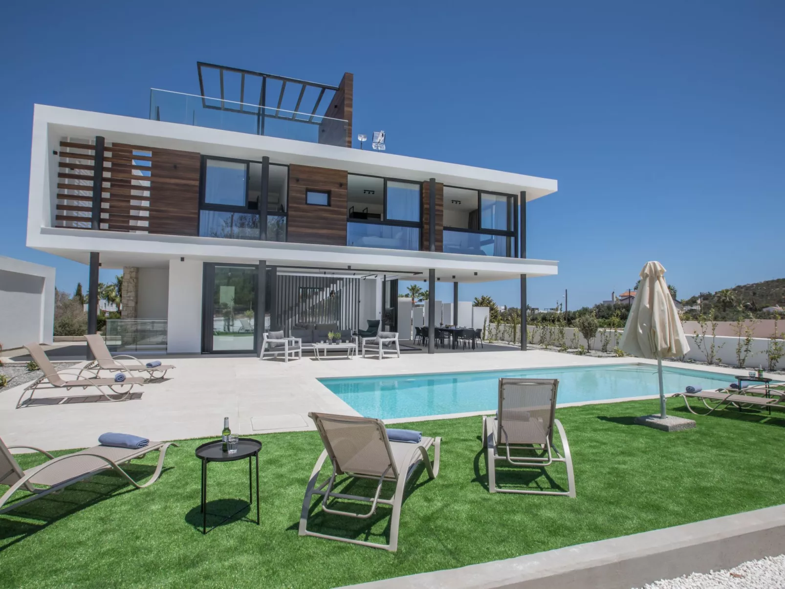 Geräumige Villa mit großem Garten und Pool