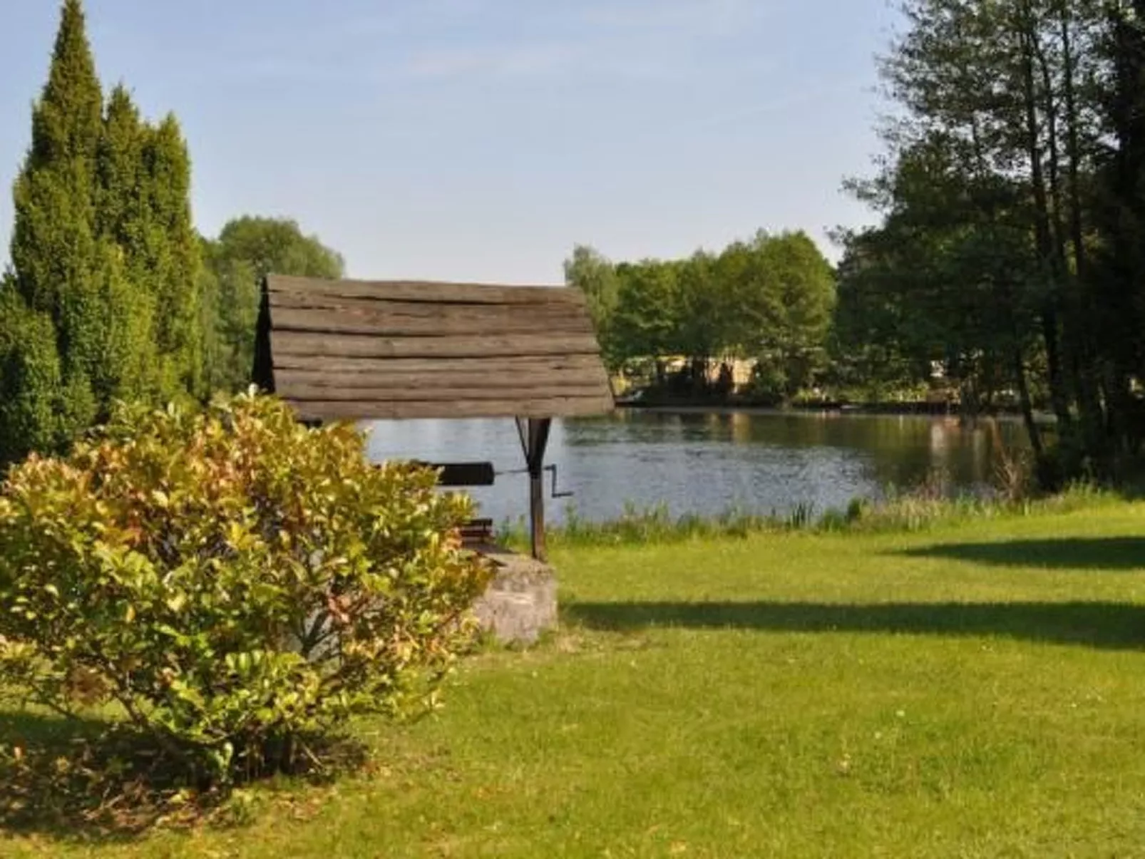 Idylle pur: Ferienhaus am See mit eigenem Garten
