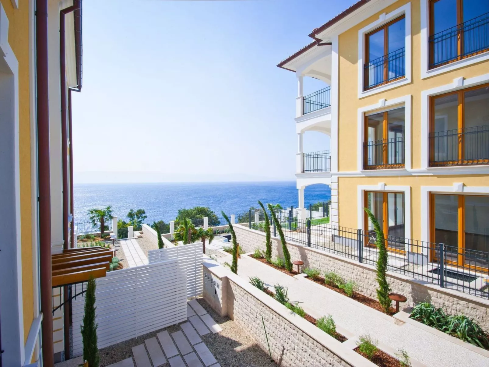 Wohnung "Zayml Povile" mit Blick auf das Wasser