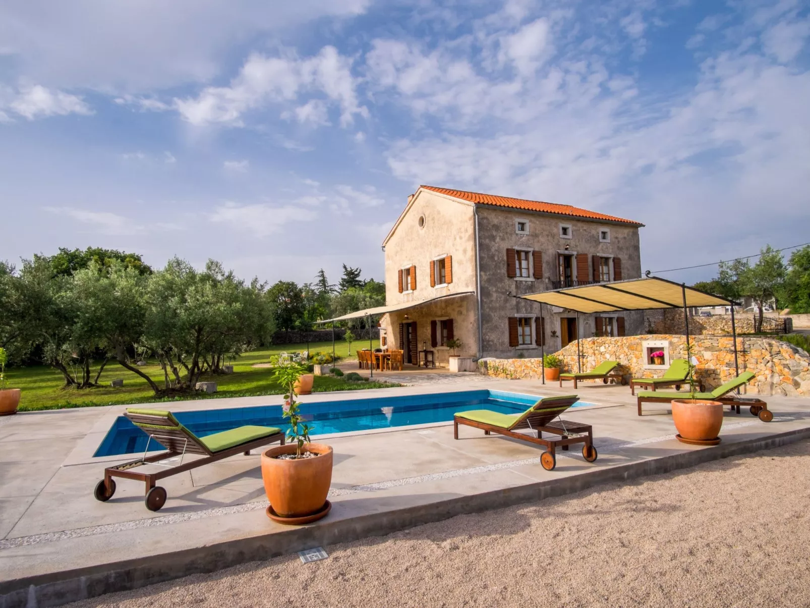 Villa mit Pool, Olivengarten und Meerblick