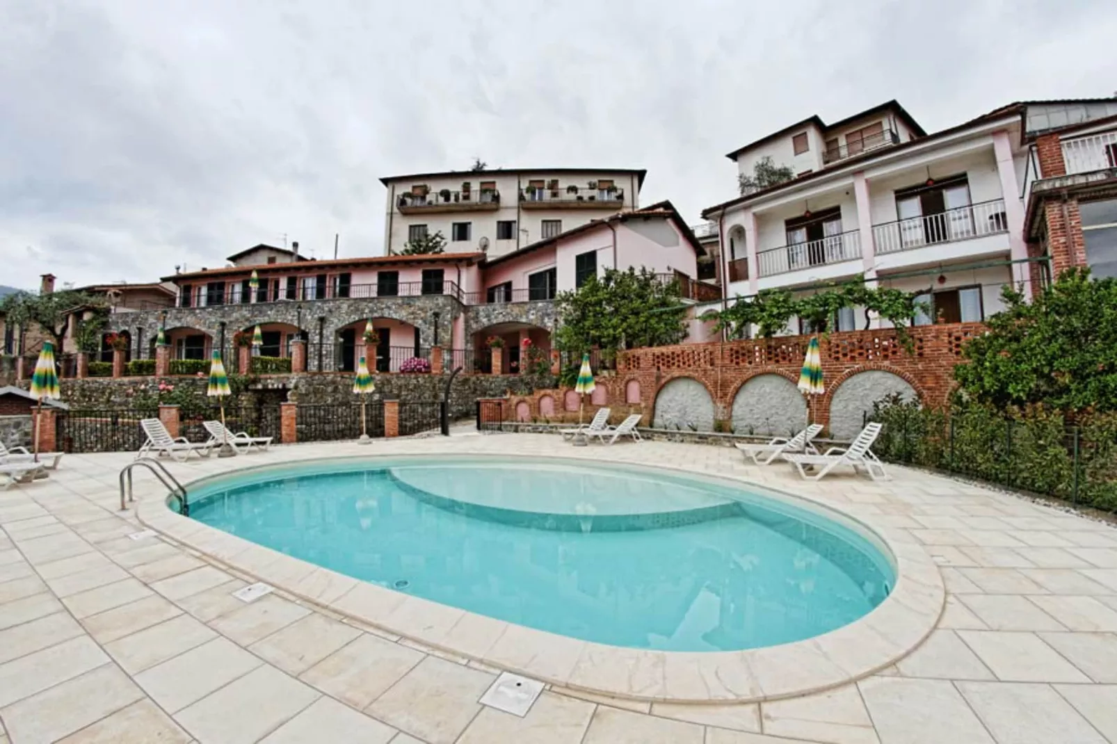 AGRITURISMO BORGO AMENO - AGRITURISMO BORGO AMENO - Zwembad