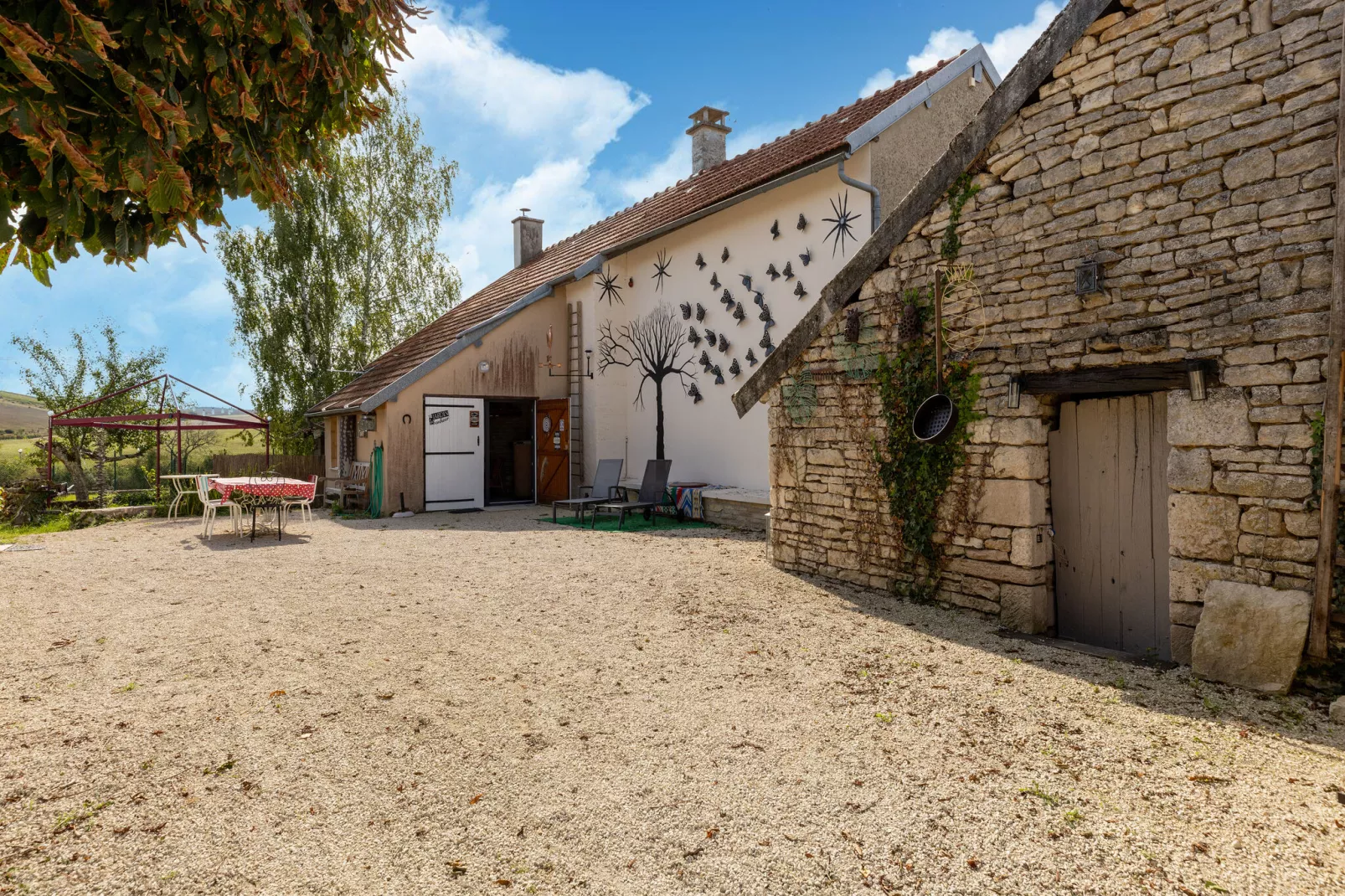 LE GITE DE MOLESME/PETIT-Buitenkant zomer