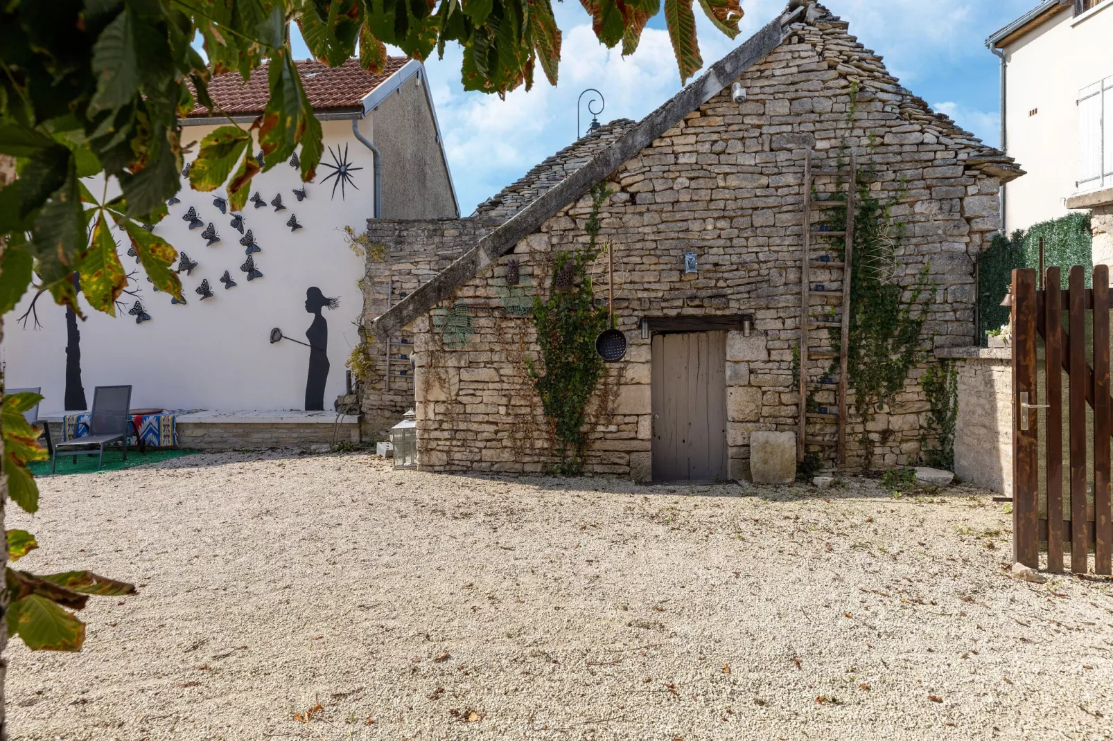 LE GITE DE MOLESME/PETIT-Buitenkant zomer