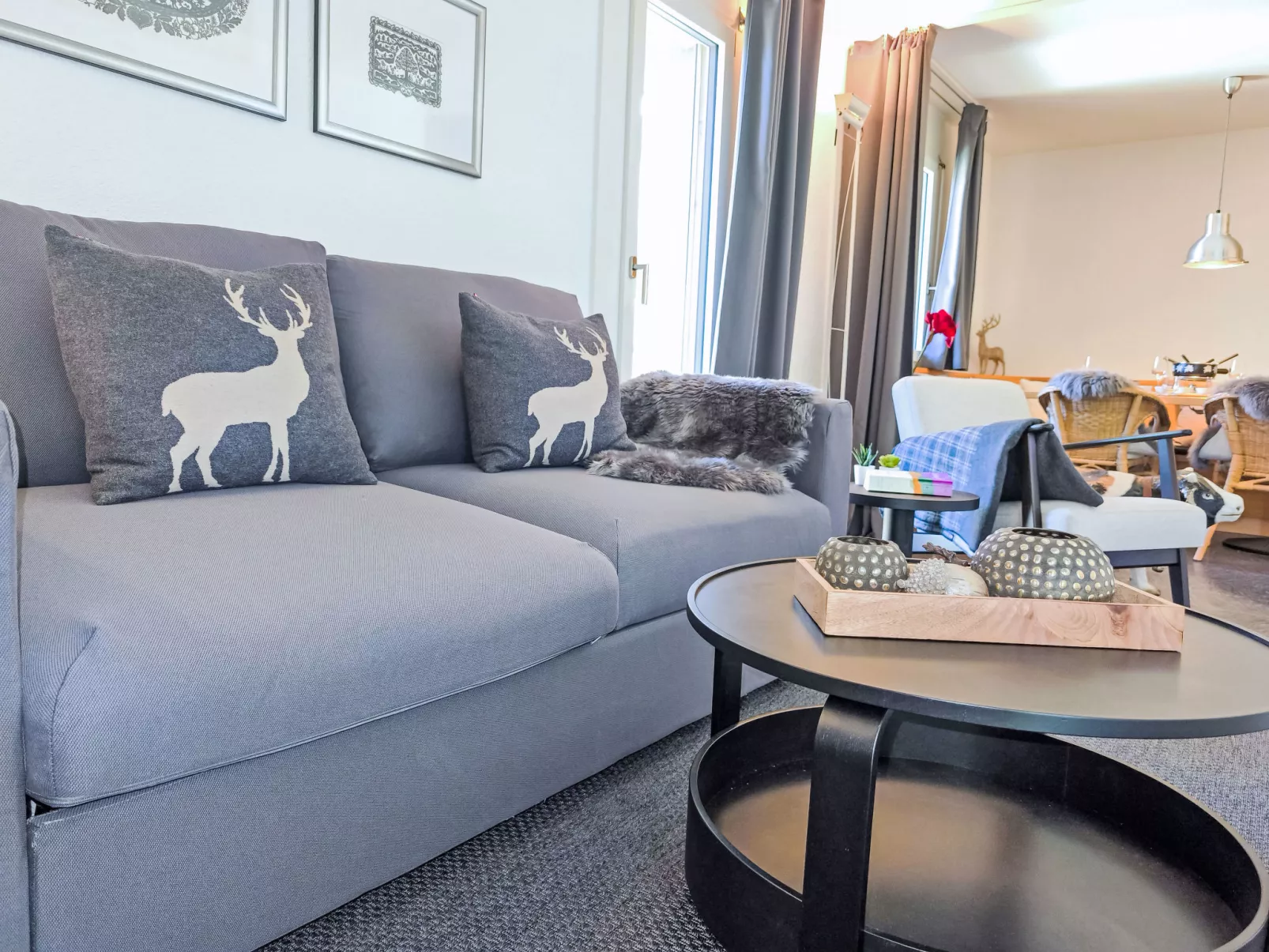 Silence, Apt. P - Binnen