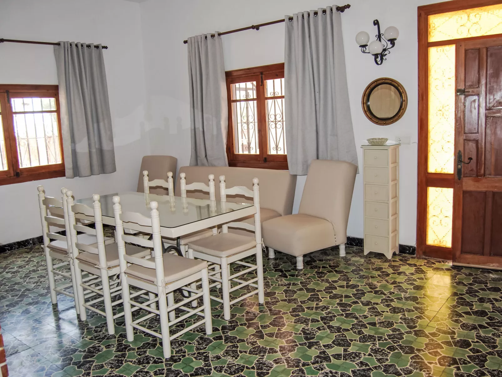 Ferienvilla, Seeblick, privater Pool und Parkplatz - Binnen