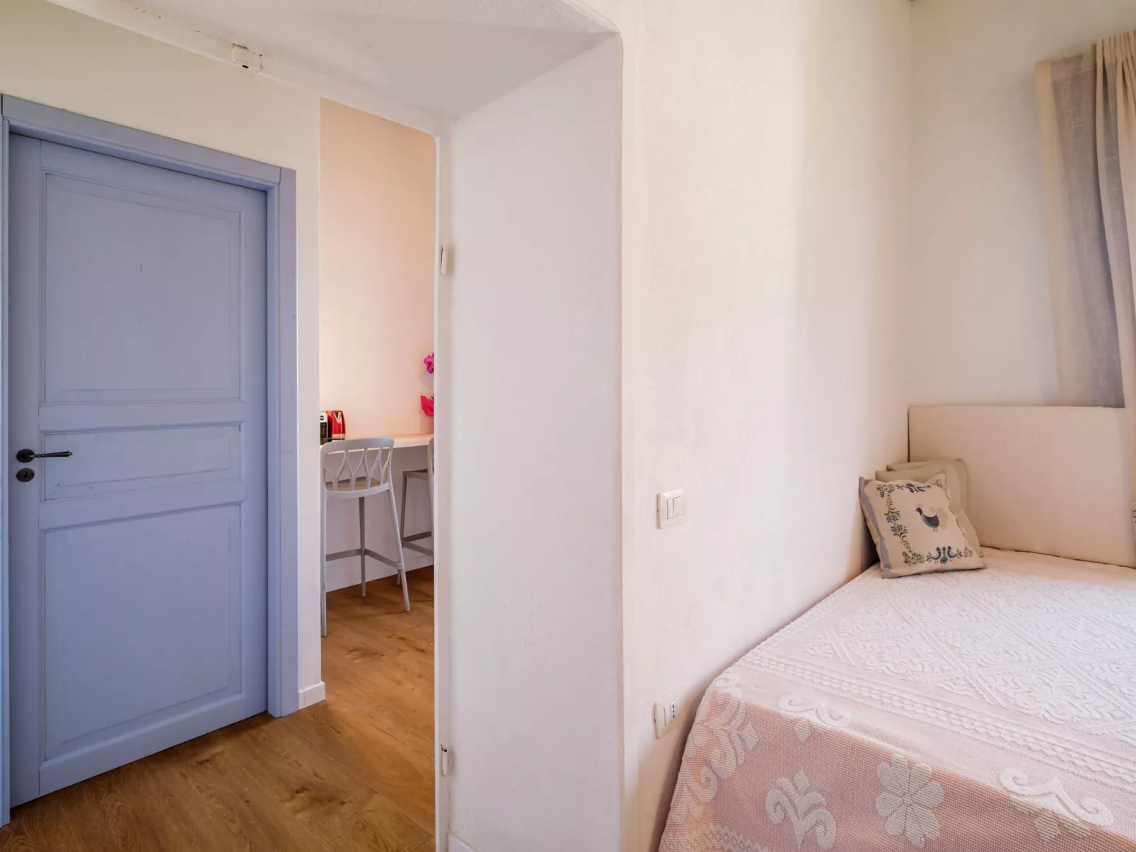 Altes gallurisches Bauernhaus mit Blick auf Olbia