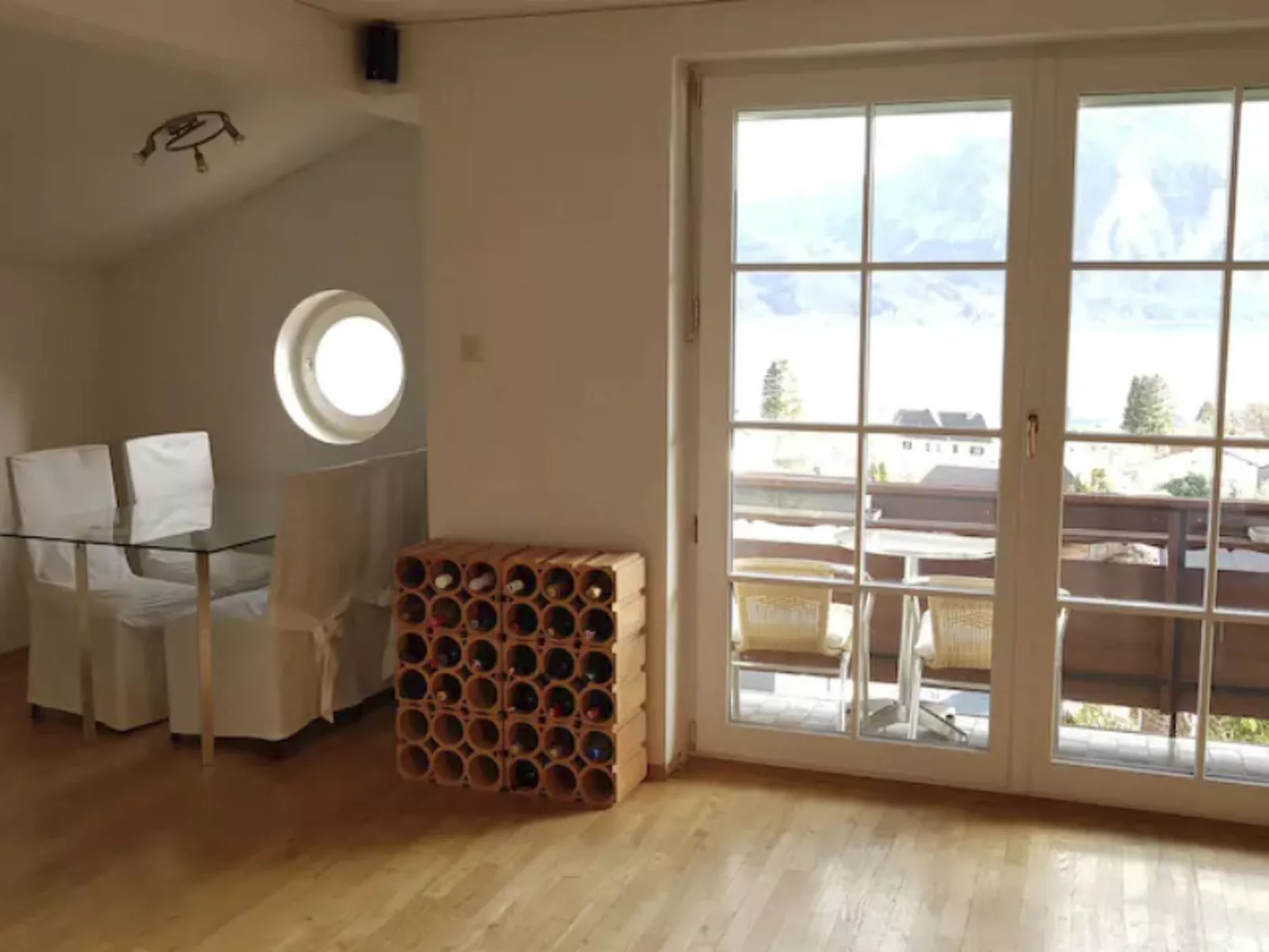 Dachwohnung mit Balkon und Seeblick