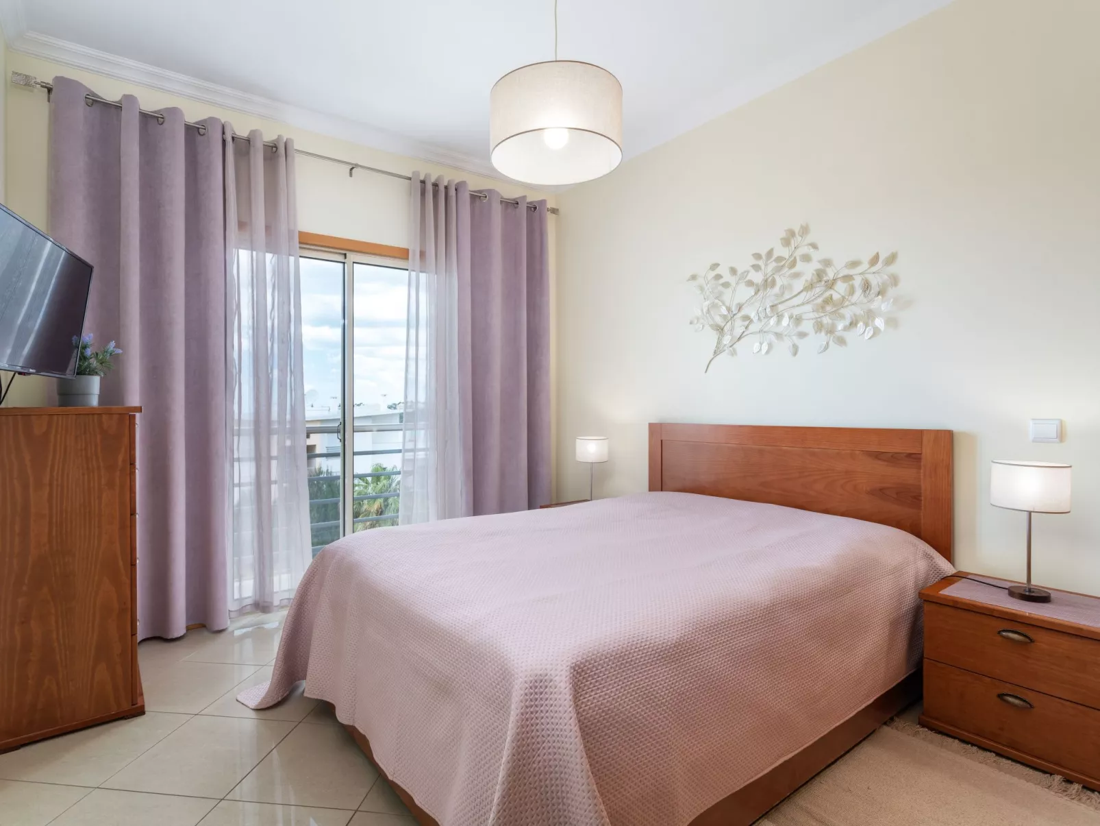 "Elena 1" mit Blick auf das Wasser