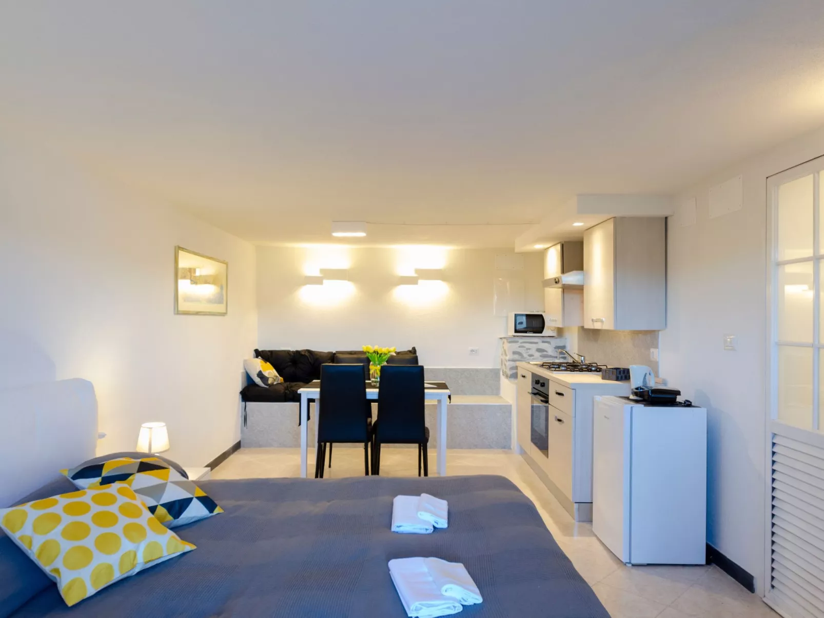 Einzimmerwohnung mit Terrasse und Blick auf den Berg