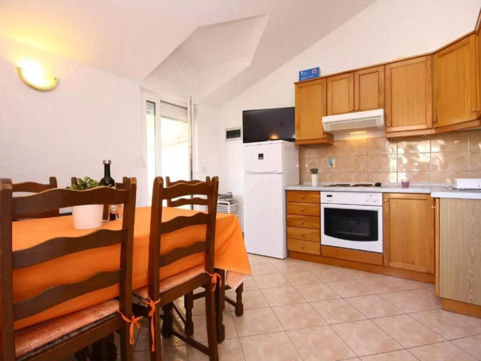 Zdravko 3 für 5 Personen