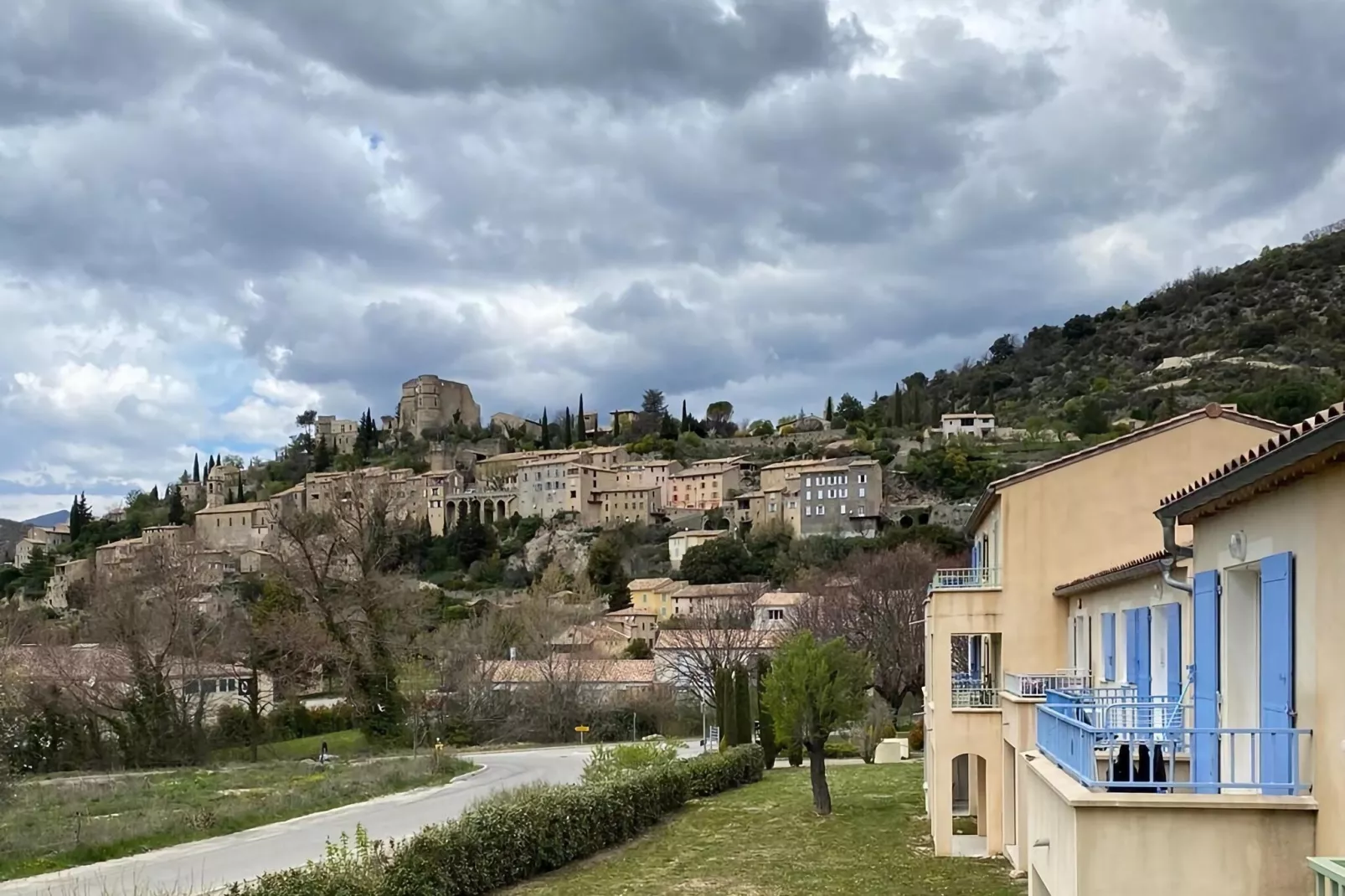 Résidence Les Sources - Montbrun-les-Bains // Studio 2 pers-Uitzicht zomer