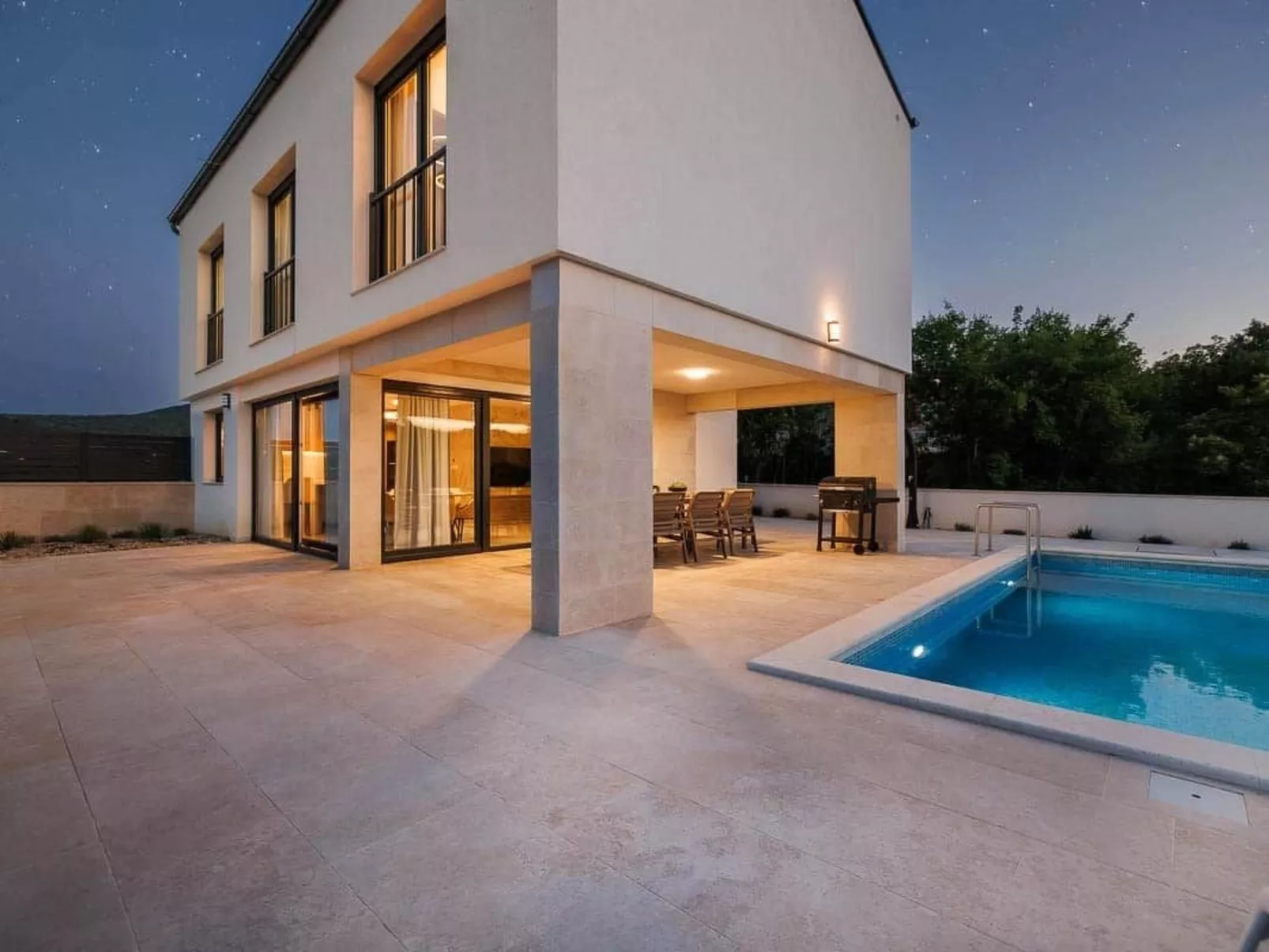 Brandneue Villa -beheizter Pool mit schönem Meerblick